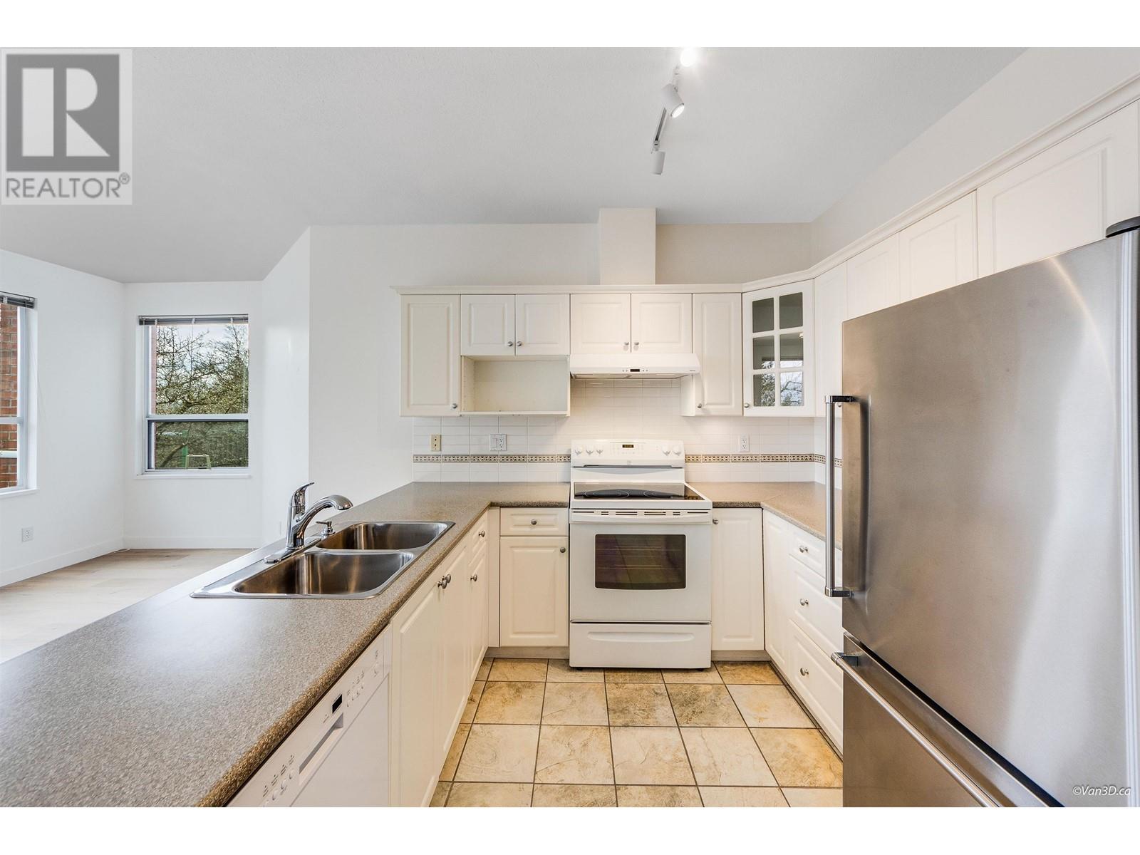 205 5270 Oakmount Crescent, Burnaby, British Columbia  V5H 4S1 - Photo 10 - R2981237