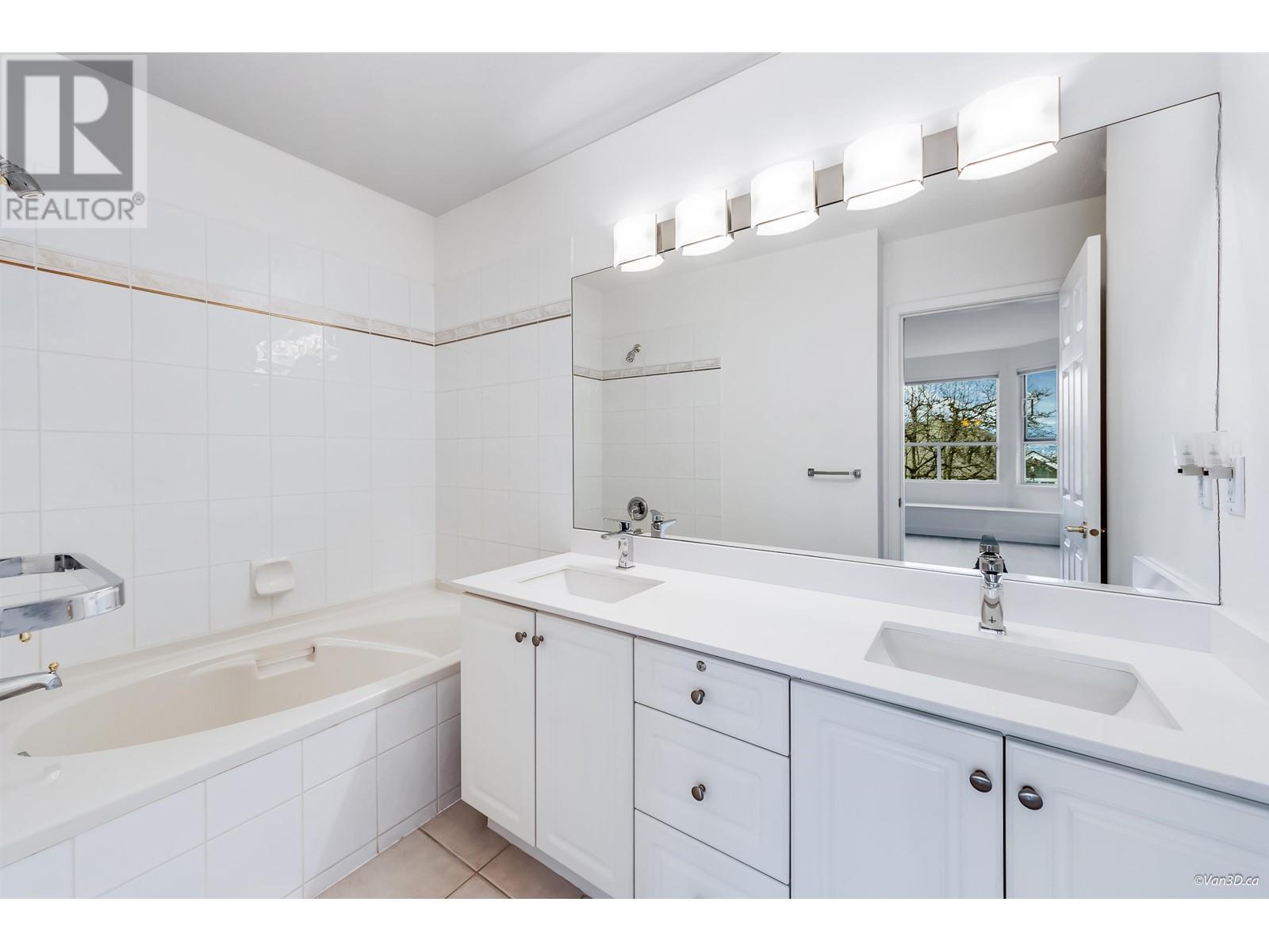 205 5270 Oakmount Crescent, Burnaby, British Columbia  V5H 4S1 - Photo 15 - R2981237