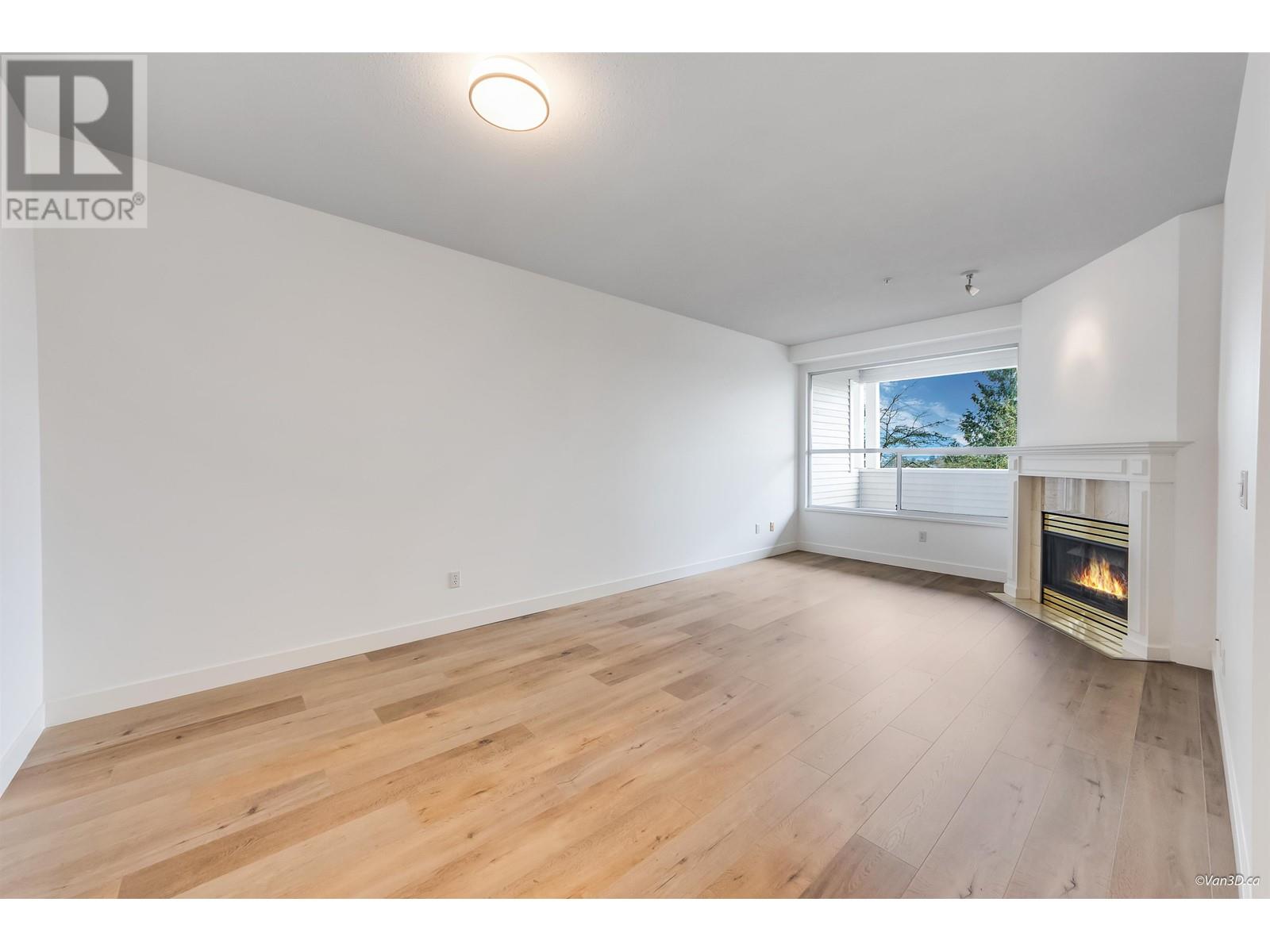 205 5270 Oakmount Crescent, Burnaby, British Columbia  V5H 4S1 - Photo 4 - R2981237