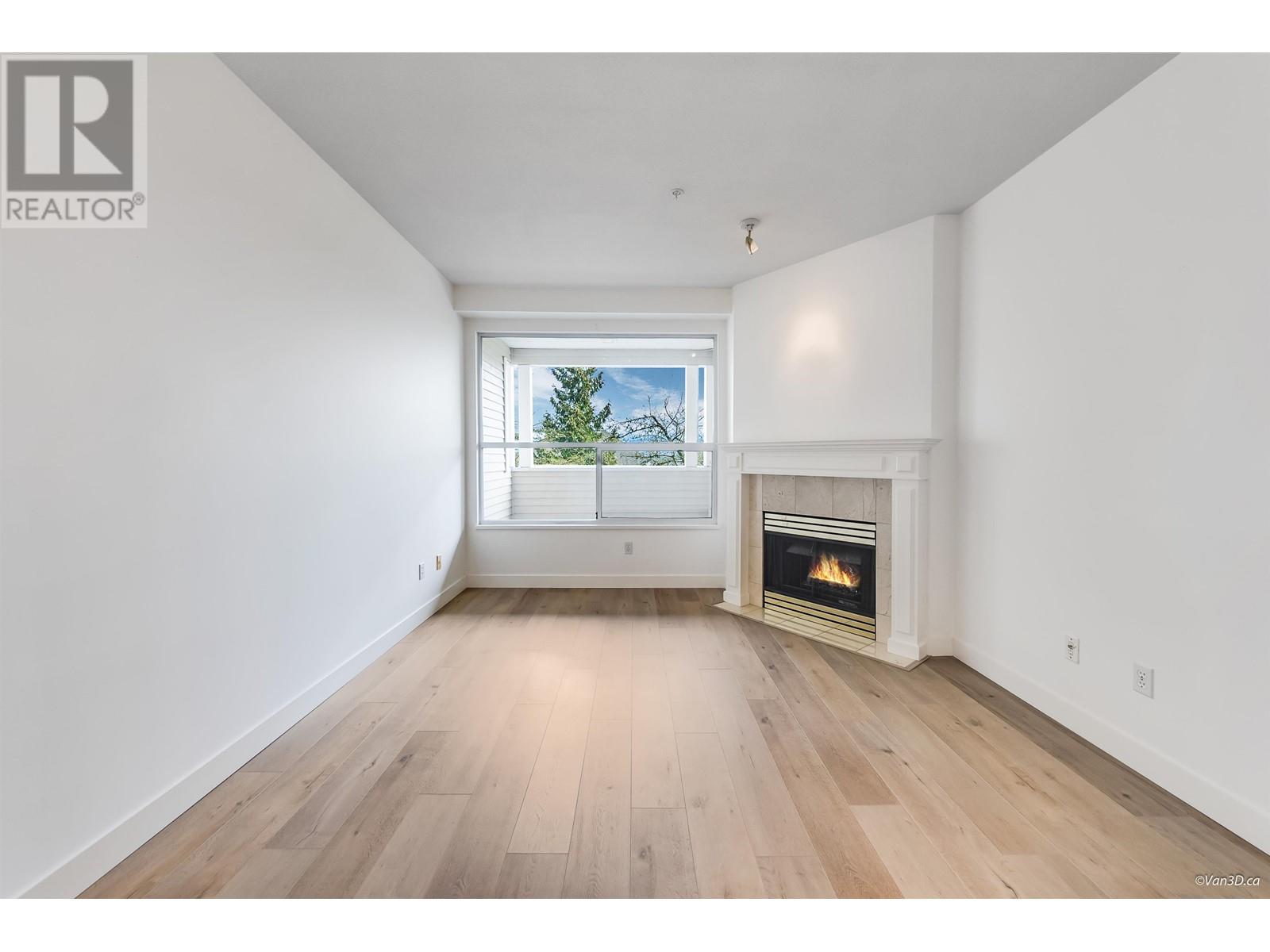 205 5270 Oakmount Crescent, Burnaby, British Columbia  V5H 4S1 - Photo 5 - R2981237