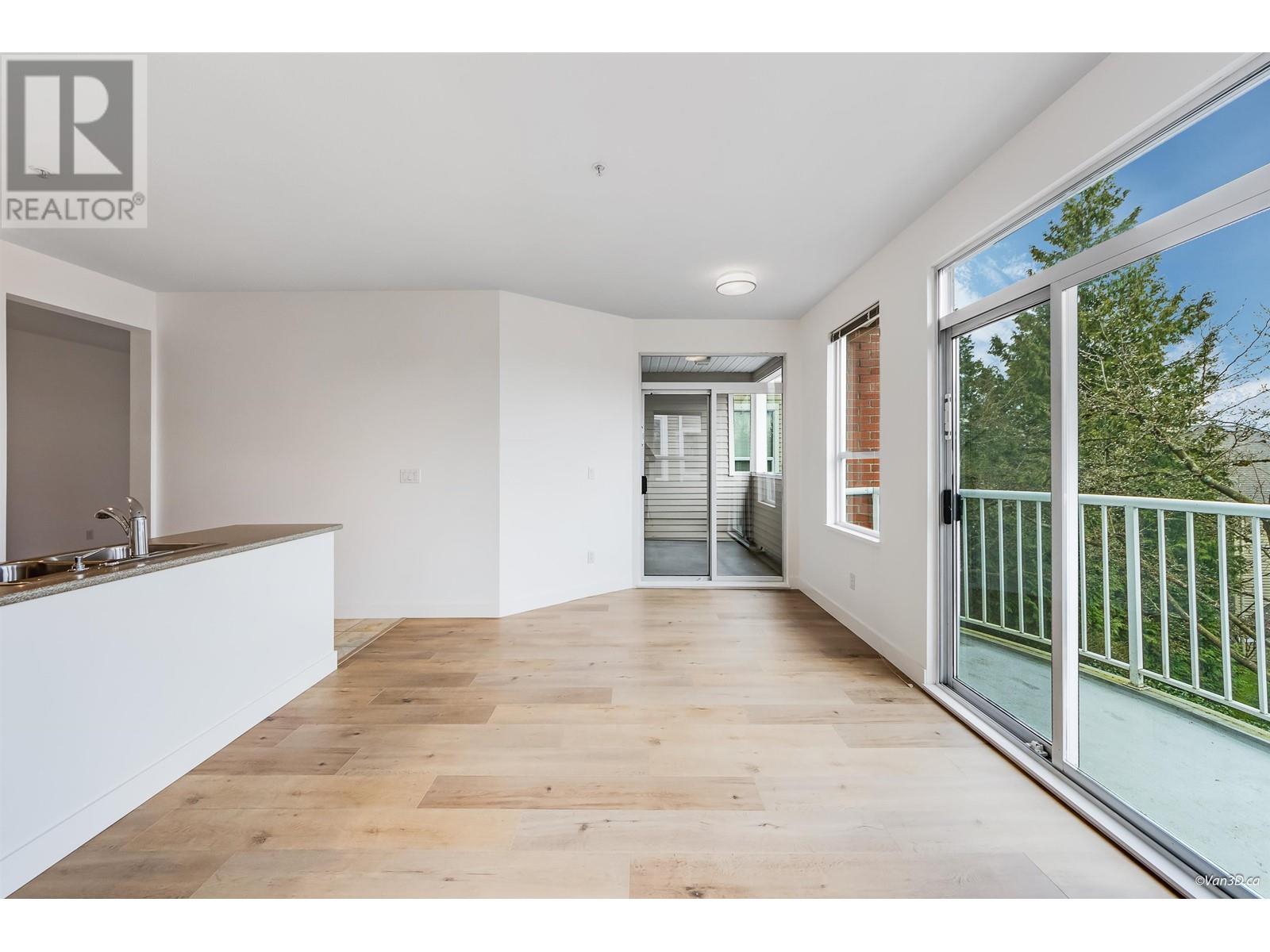 205 5270 Oakmount Crescent, Burnaby, British Columbia  V5H 4S1 - Photo 9 - R2981237