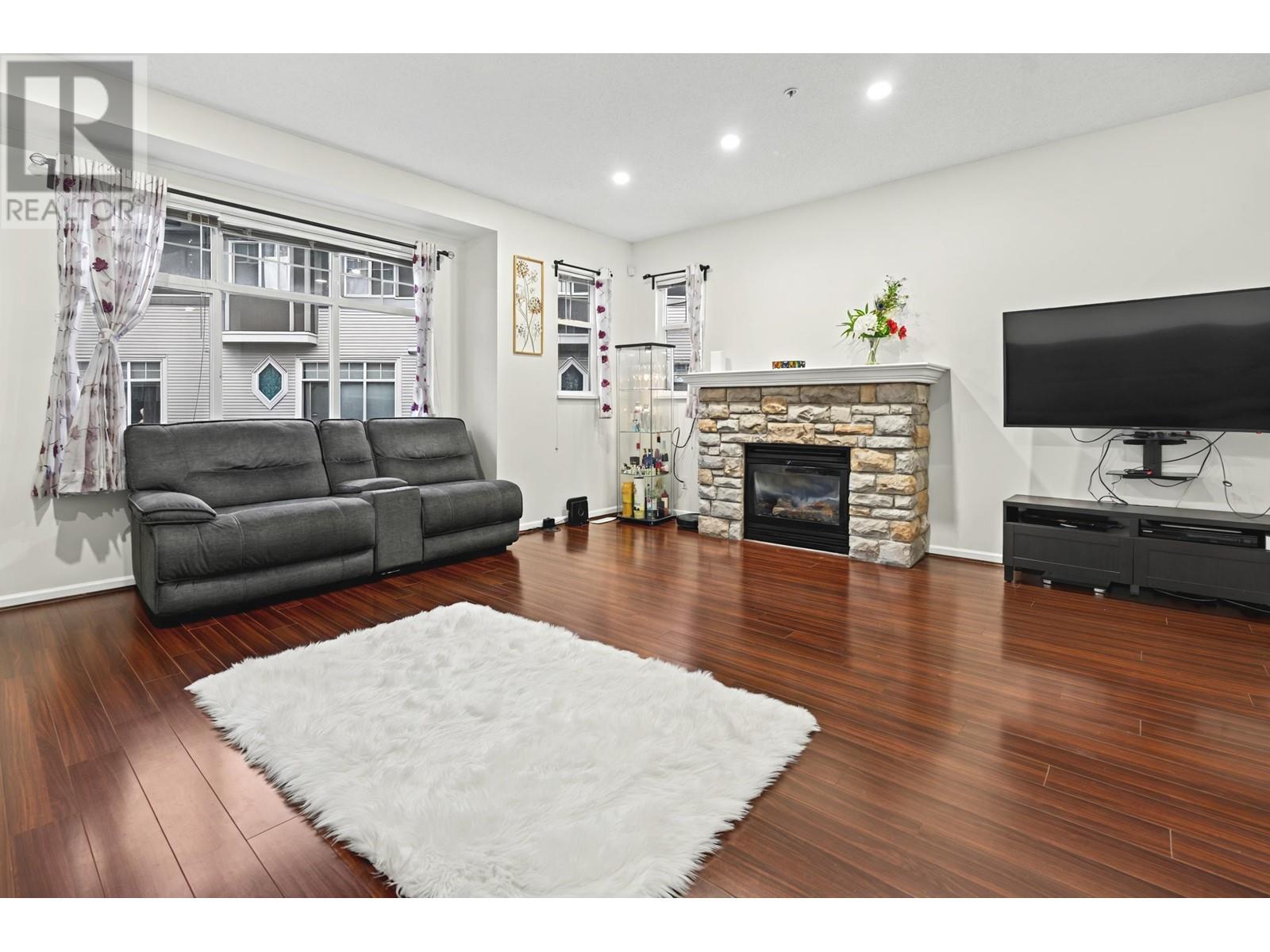 57 1010 Ewen Avenue, New Westminster, British Columbia  V3M 5C9 - Photo 5 - R2981246