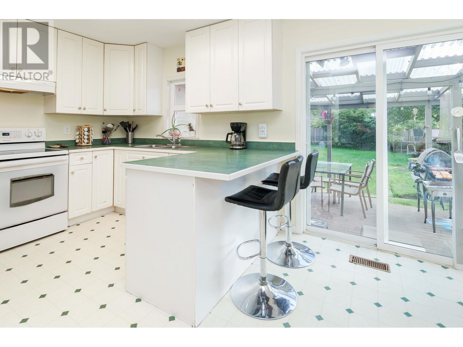 Property at 3980 OXFORD STREET image 5