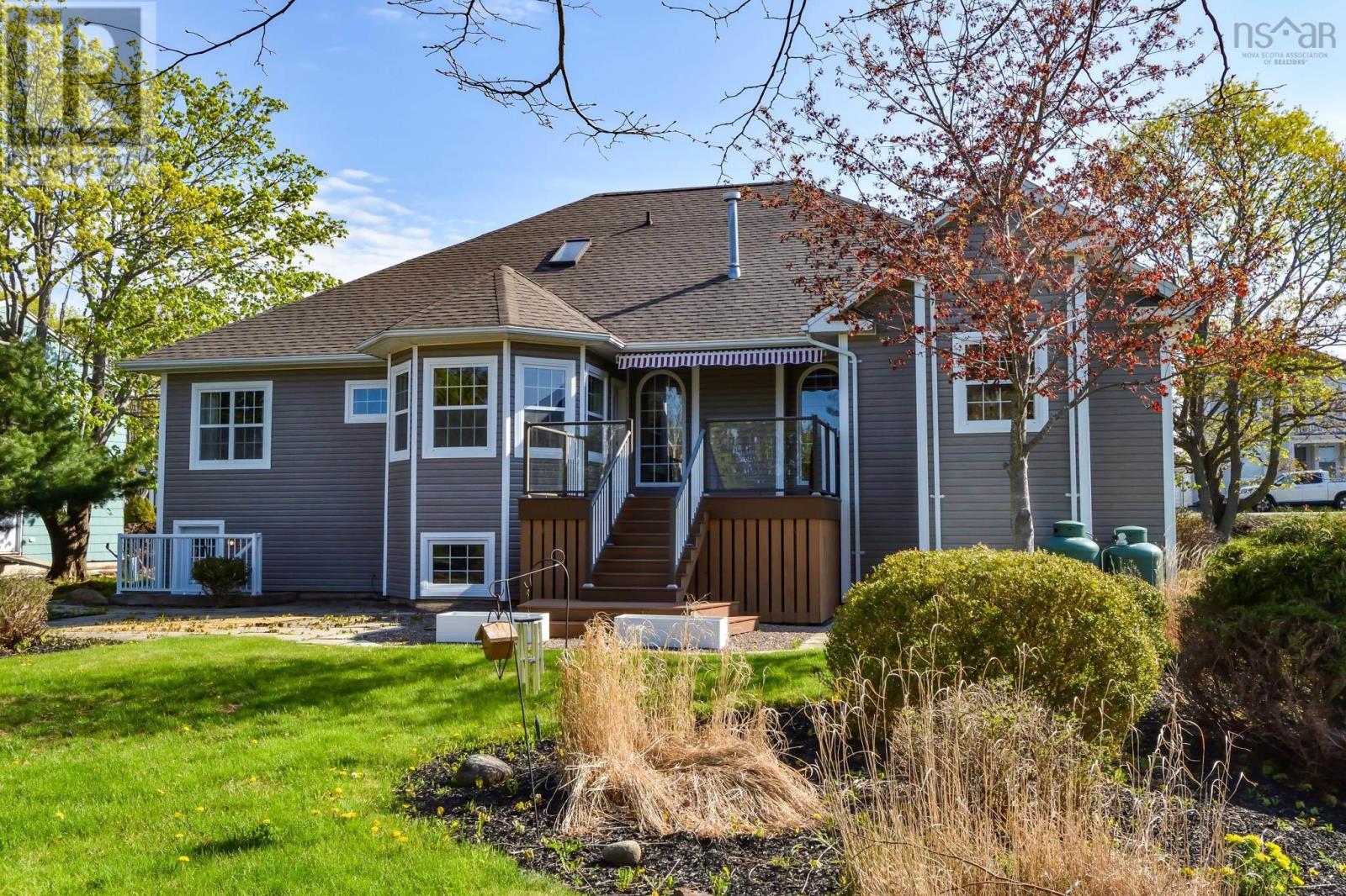 107 Dufferin Street, Lunenburg, Nova Scotia  B0J 2C0 - Photo 3 - 202505696