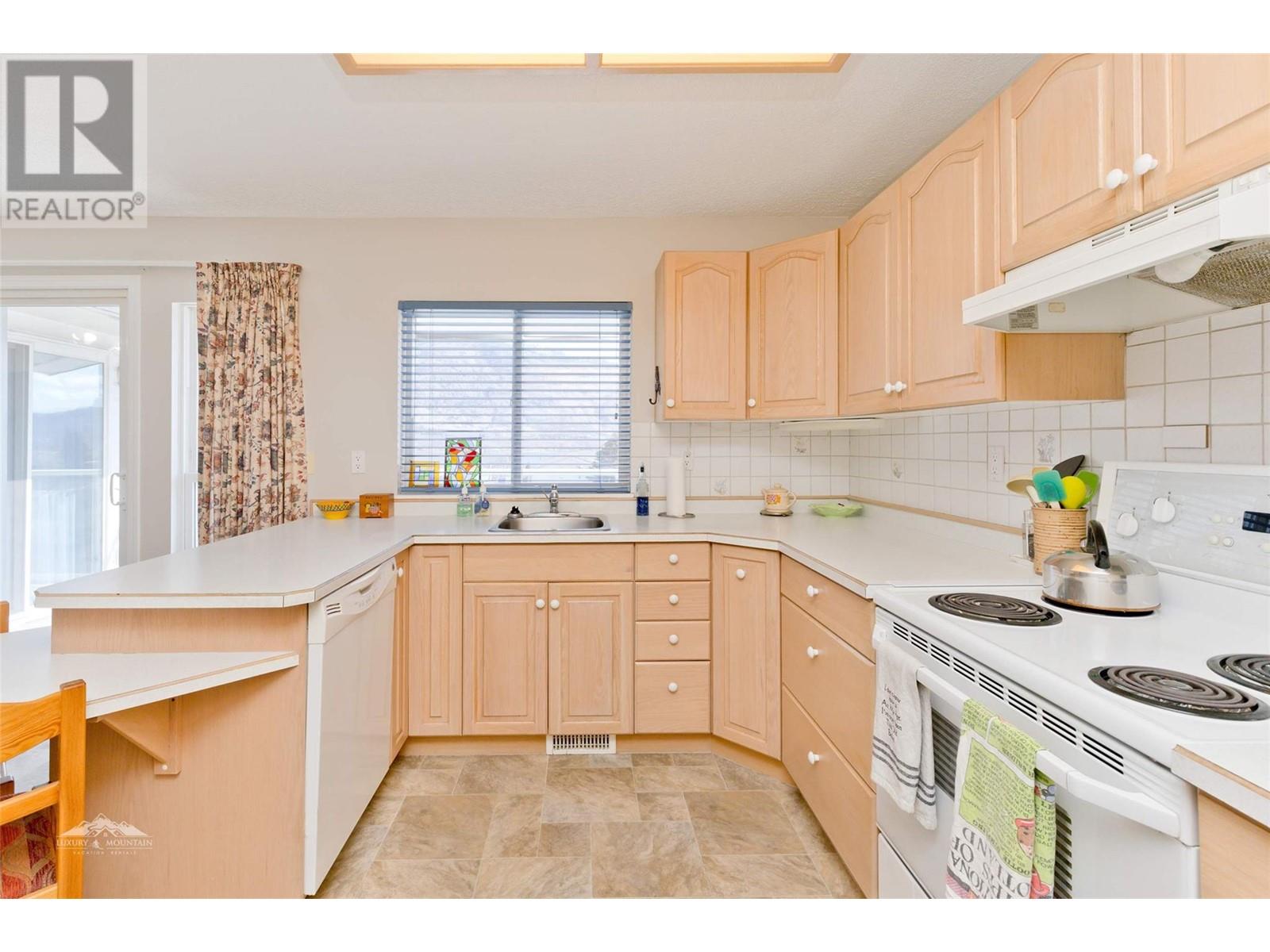 Property at 8015 87th Street image 4