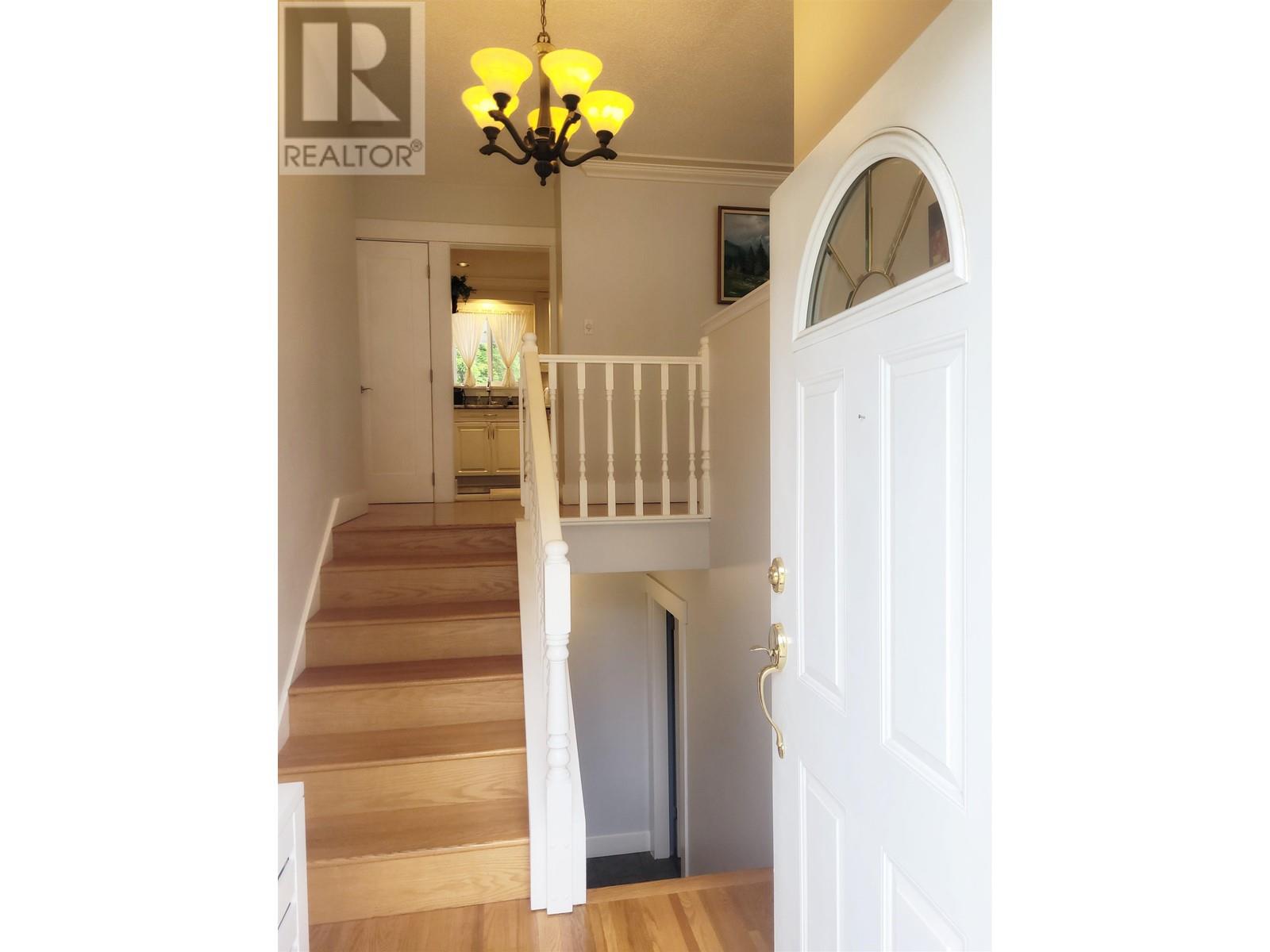 7921 Burnfield Crescent, Burnaby, British Columbia  V5E 2B8 - Photo 8 - R2981189