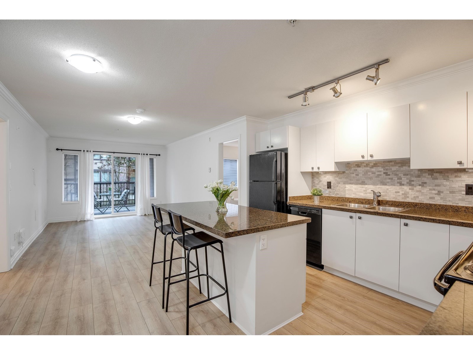 205 8717 160 Street, Surrey, British Columbia  V4N 5X7 - Photo 2 - R2976804