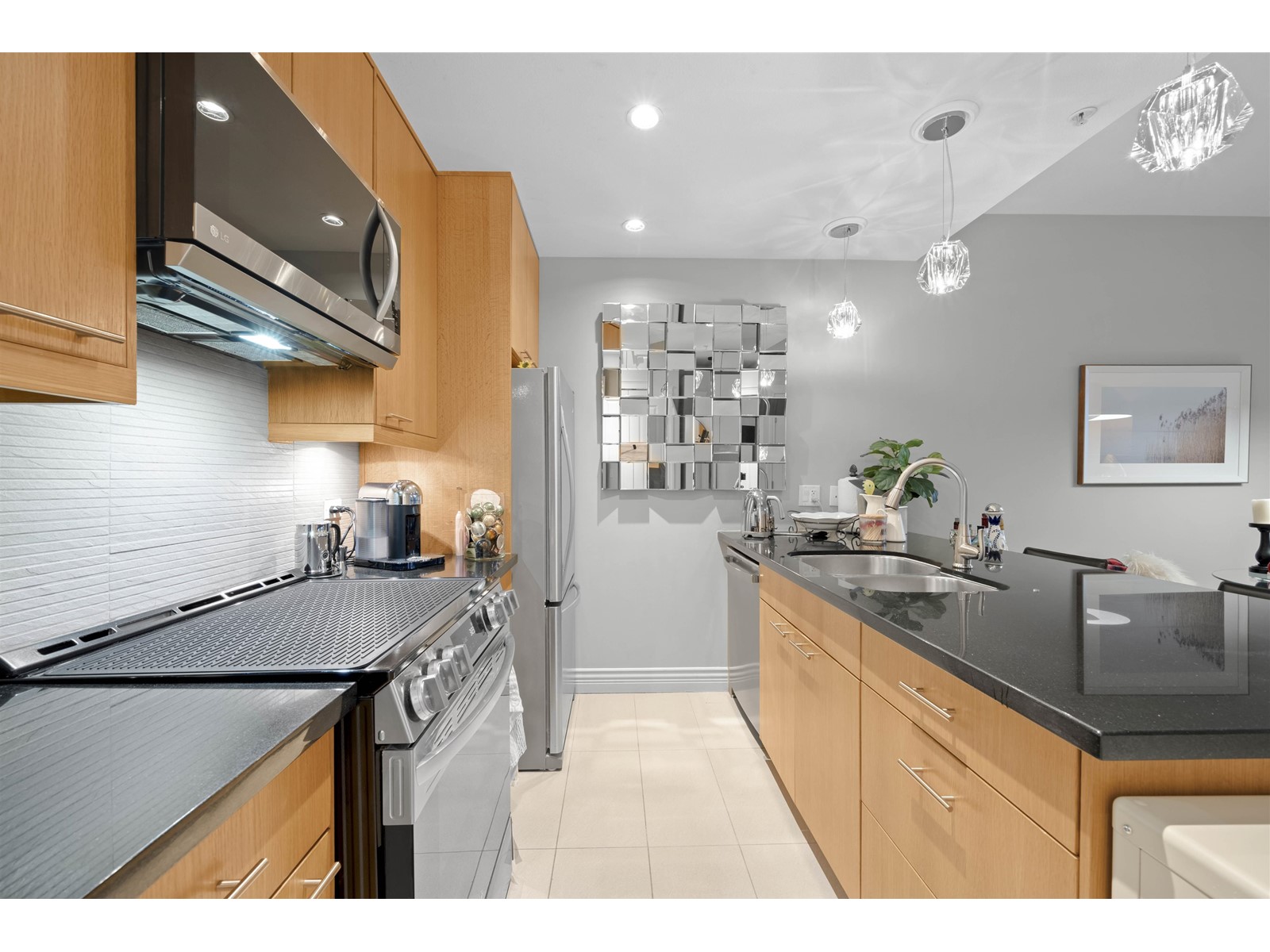 214 2970 King George Boulevard, Surrey, British Columbia  V4P 0E6 - Photo 6 - R2981216