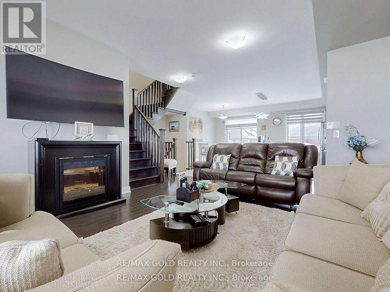 337 Veterans Drive, Brampton, Ontario  L7A 4W2 - Photo 1 - W12030960