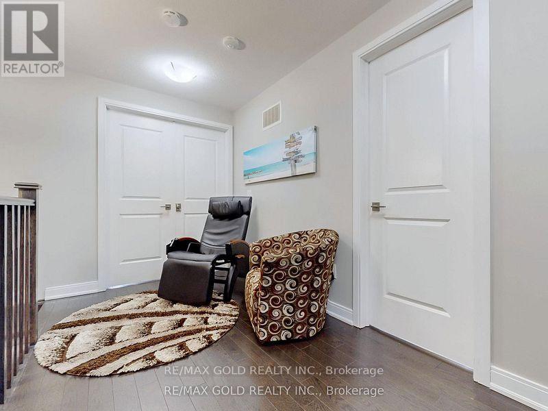 337 Veterans Drive, Brampton, Ontario  L7A 4W2 - Photo 17 - W12030960