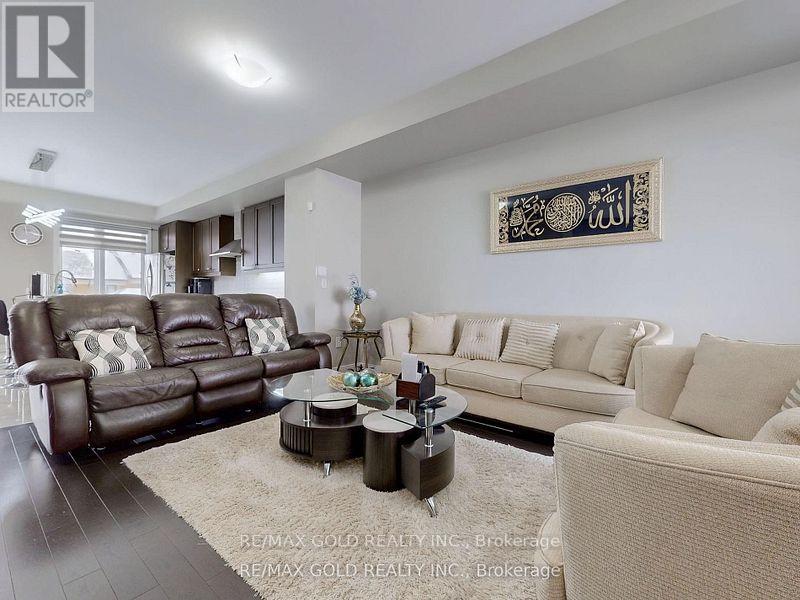 337 Veterans Drive, Brampton, Ontario  L7A 4W2 - Photo 7 - W12030960