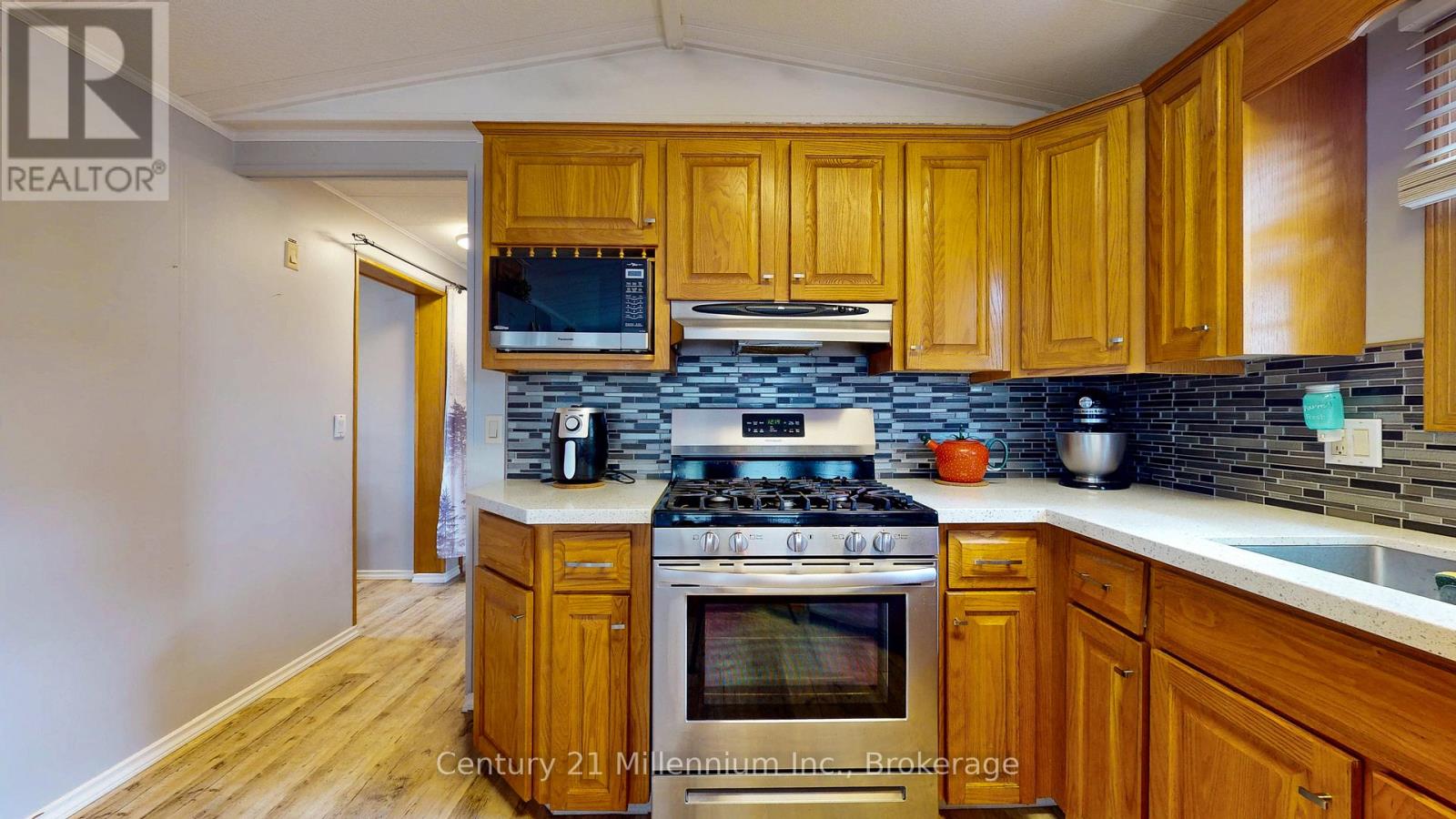 3 St James Place, Wasaga Beach, Ontario  L9Z 3A8 - Photo 9 - S12038736
