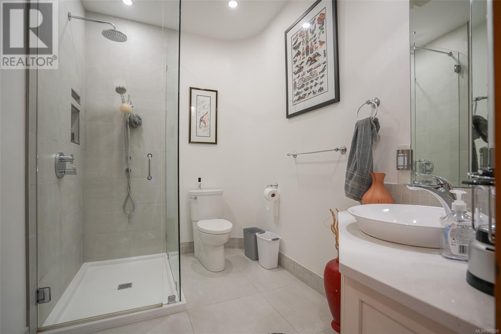 300 Main St, Tofino, British Columbia  V0R 2Z0 - Photo 49 - 992320