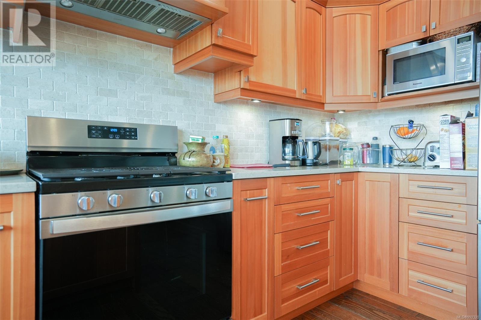 300 Main St, Tofino, British Columbia  V0R 2Z0 - Photo 27 - 992320