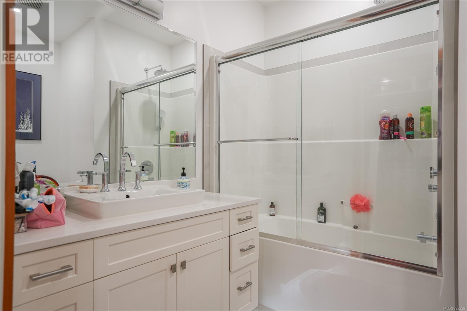 300 Main St, Tofino, British Columbia  V0R 2Z0 - Photo 59 - 992320