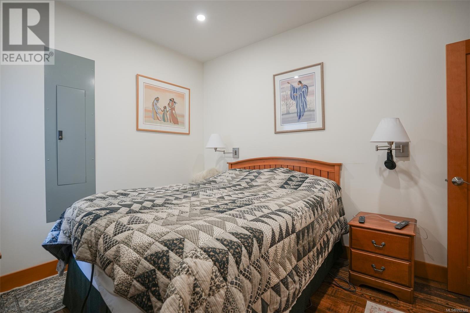 300 Main St, Tofino, British Columbia  V0R 2Z0 - Photo 65 - 992320