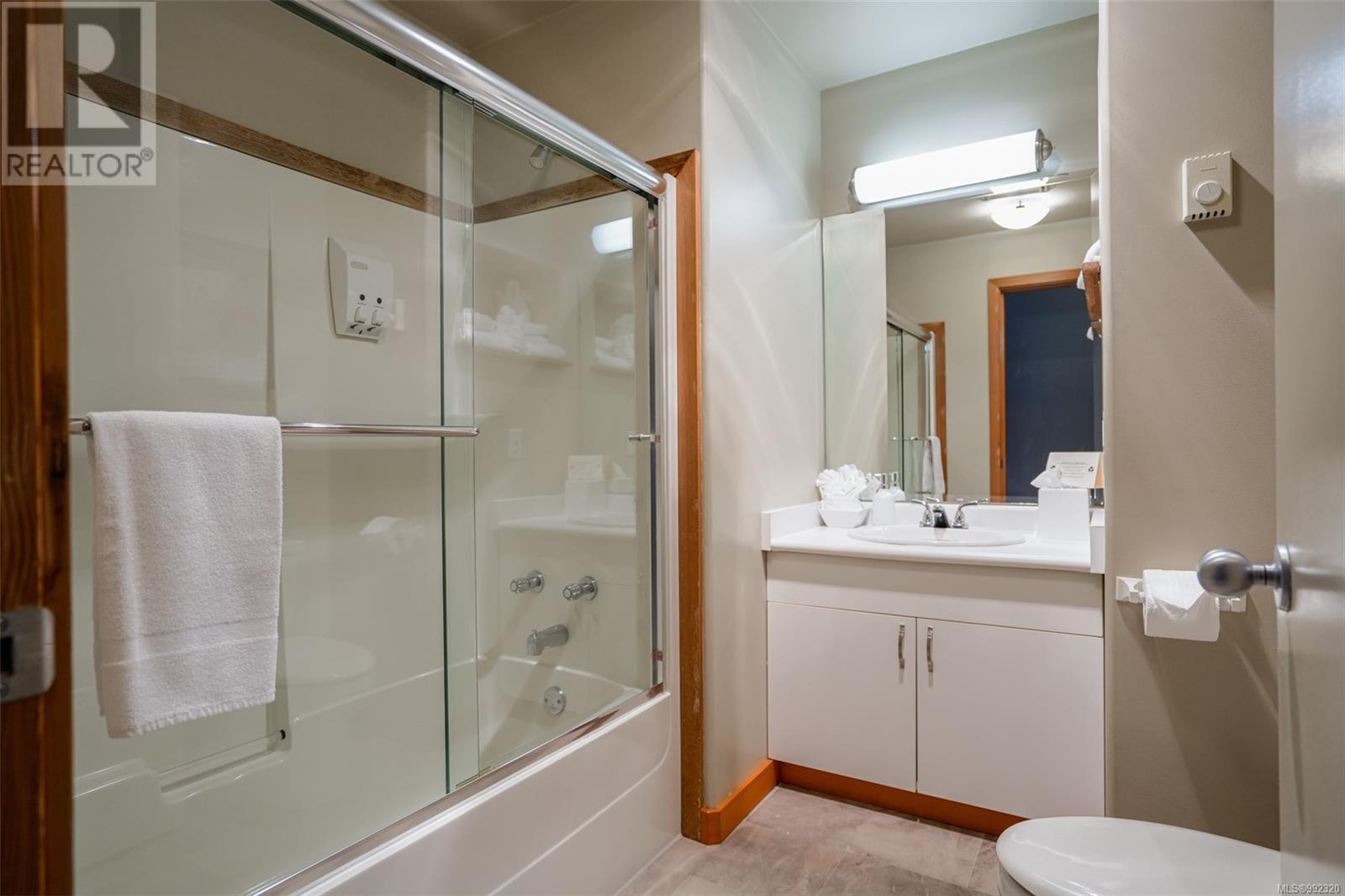 300 Main St, Tofino, British Columbia  V0R 2Z0 - Photo 75 - 992320