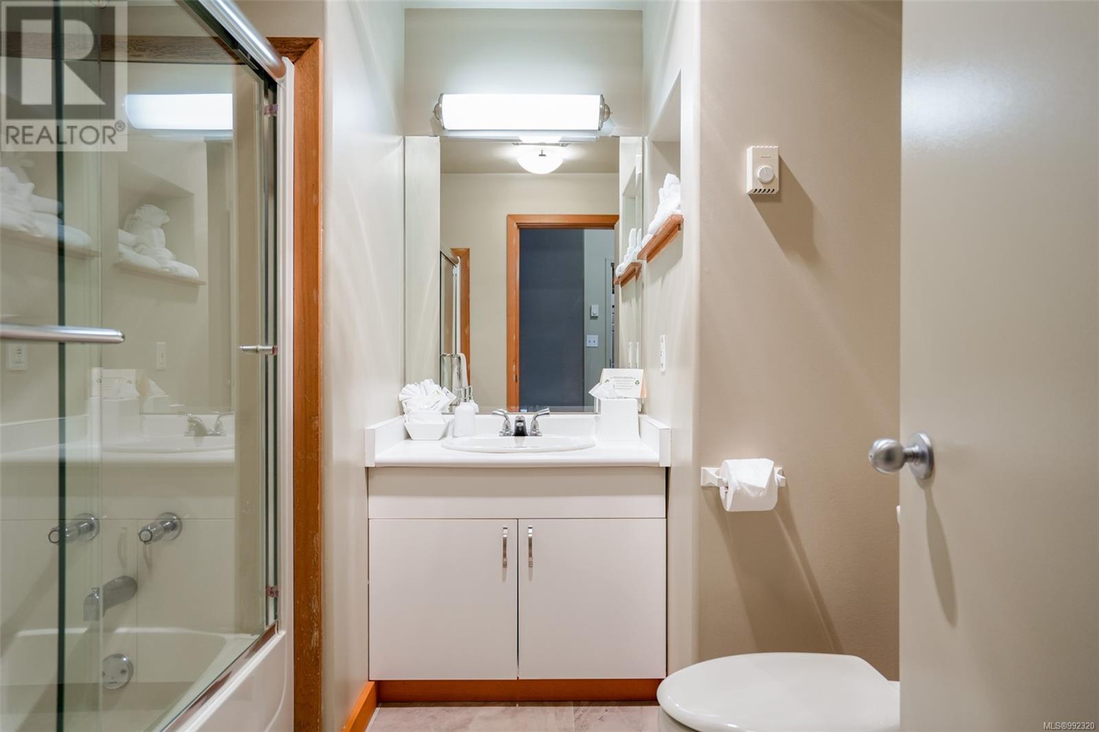 300 Main St, Tofino, British Columbia  V0R 2Z0 - Photo 76 - 992320