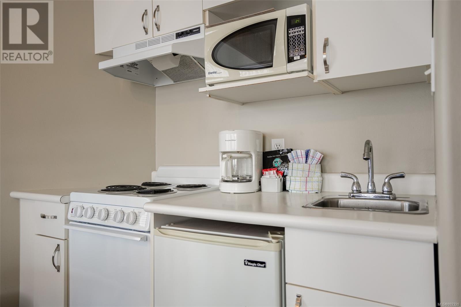 300 Main St, Tofino, British Columbia  V0R 2Z0 - Photo 80 - 992320