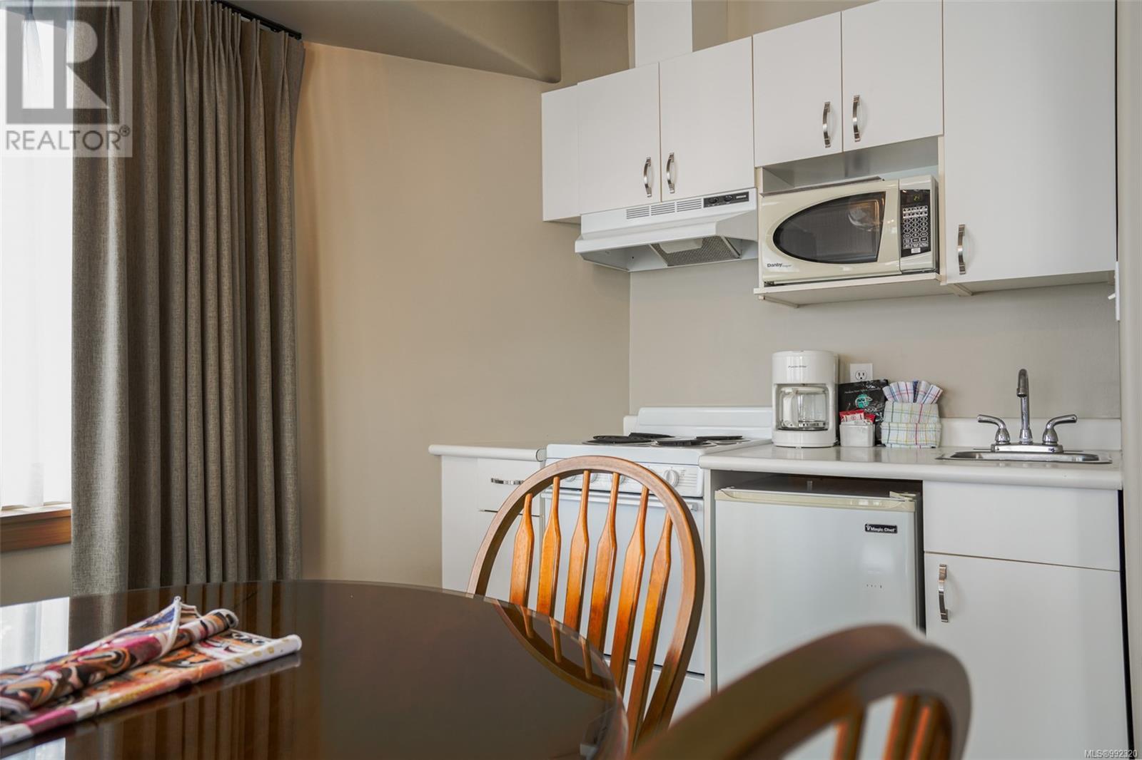 300 Main St, Tofino, British Columbia  V0R 2Z0 - Photo 79 - 992320