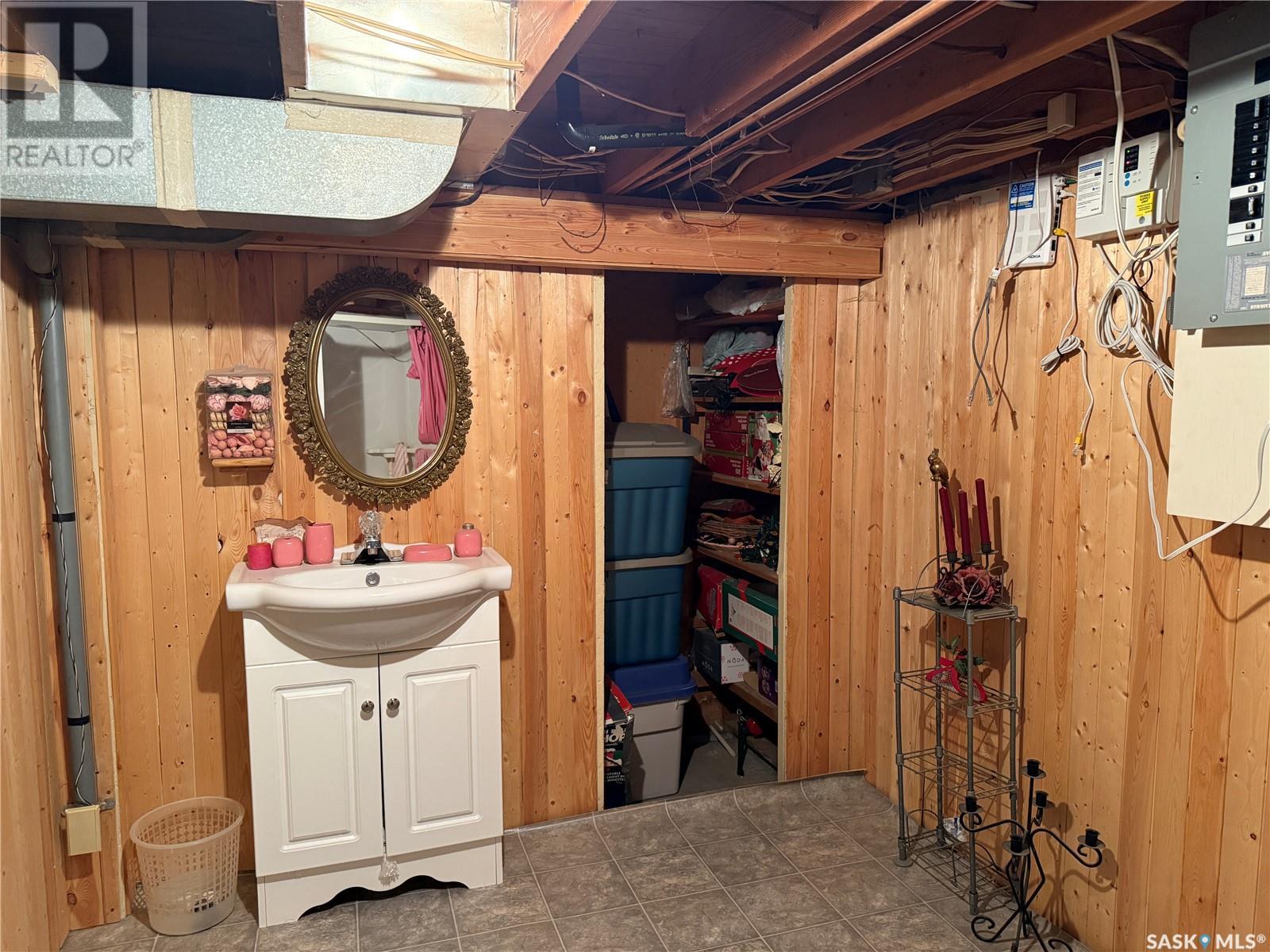 669 Stadacona Street E, Moose Jaw, Saskatchewan  S6H 0K1 - Photo 14 - SK999624