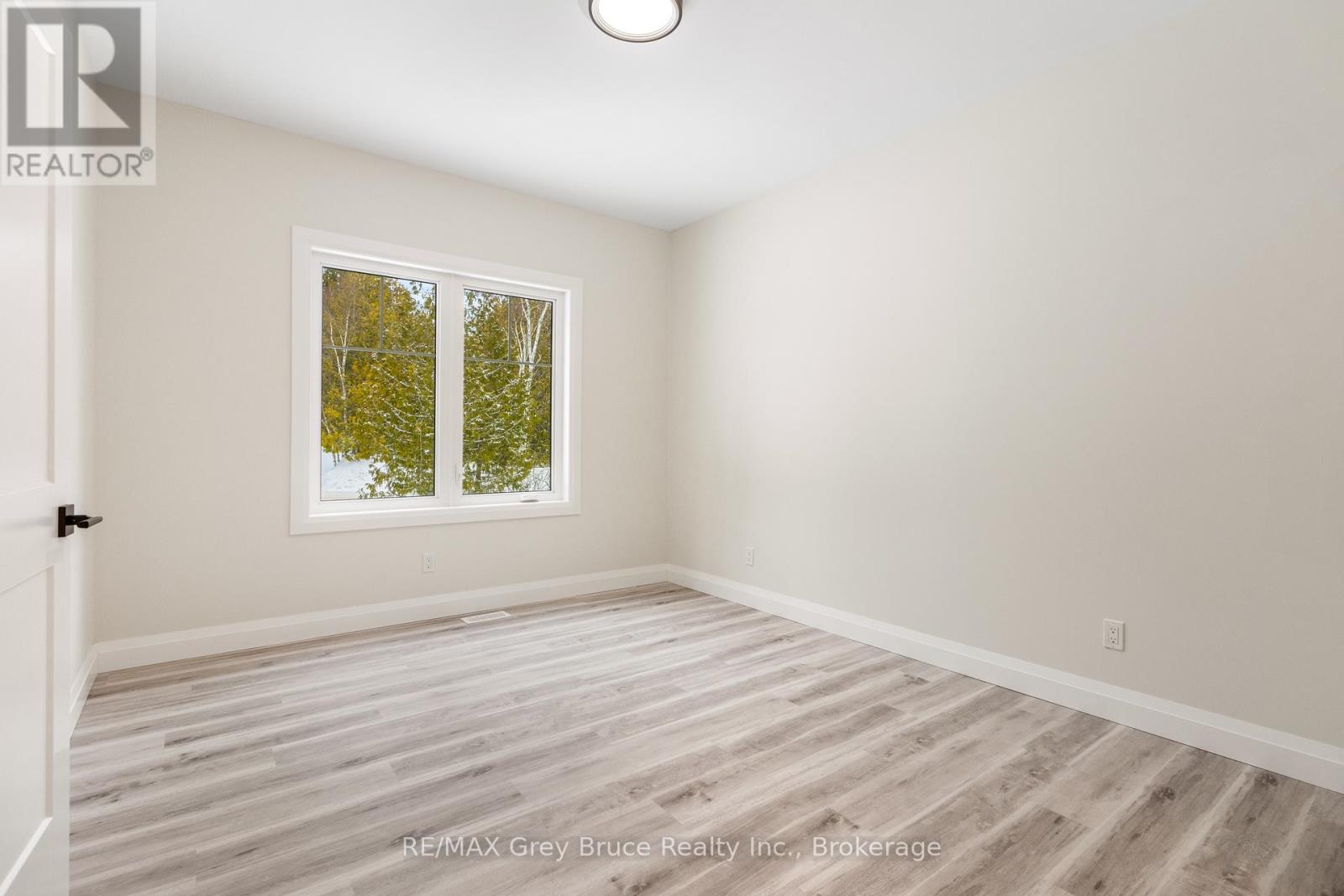 351 Eagle Road, Northern Bruce Peninsula, Ontario  N0H 2R0 - Photo 19 - X12006239