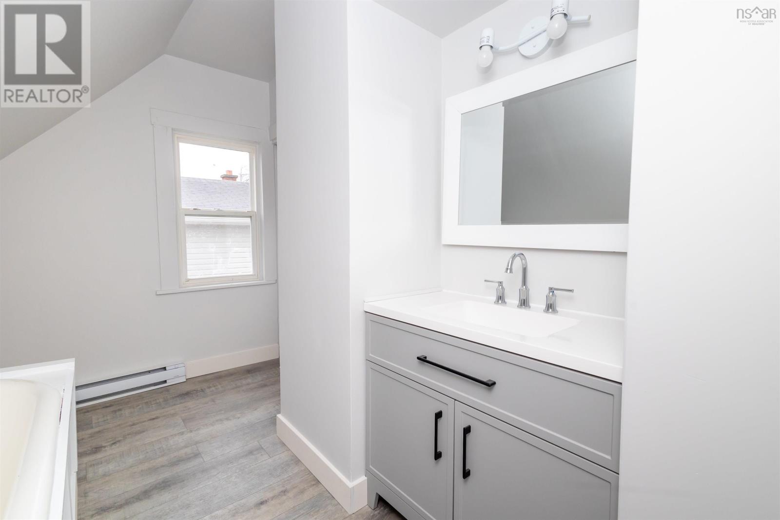 44 Central, Sydney, Nova Scotia  B1P 2A8 - Photo 18 - 202505699