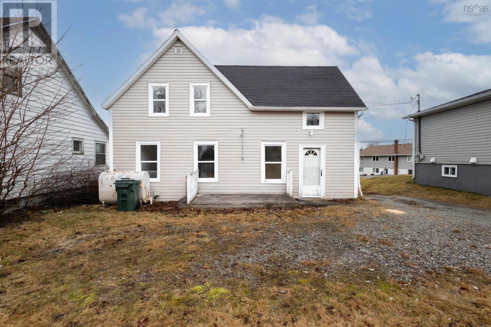 44 Central, Sydney, Nova Scotia  B1P 2A8 - Photo 4 - 202505699