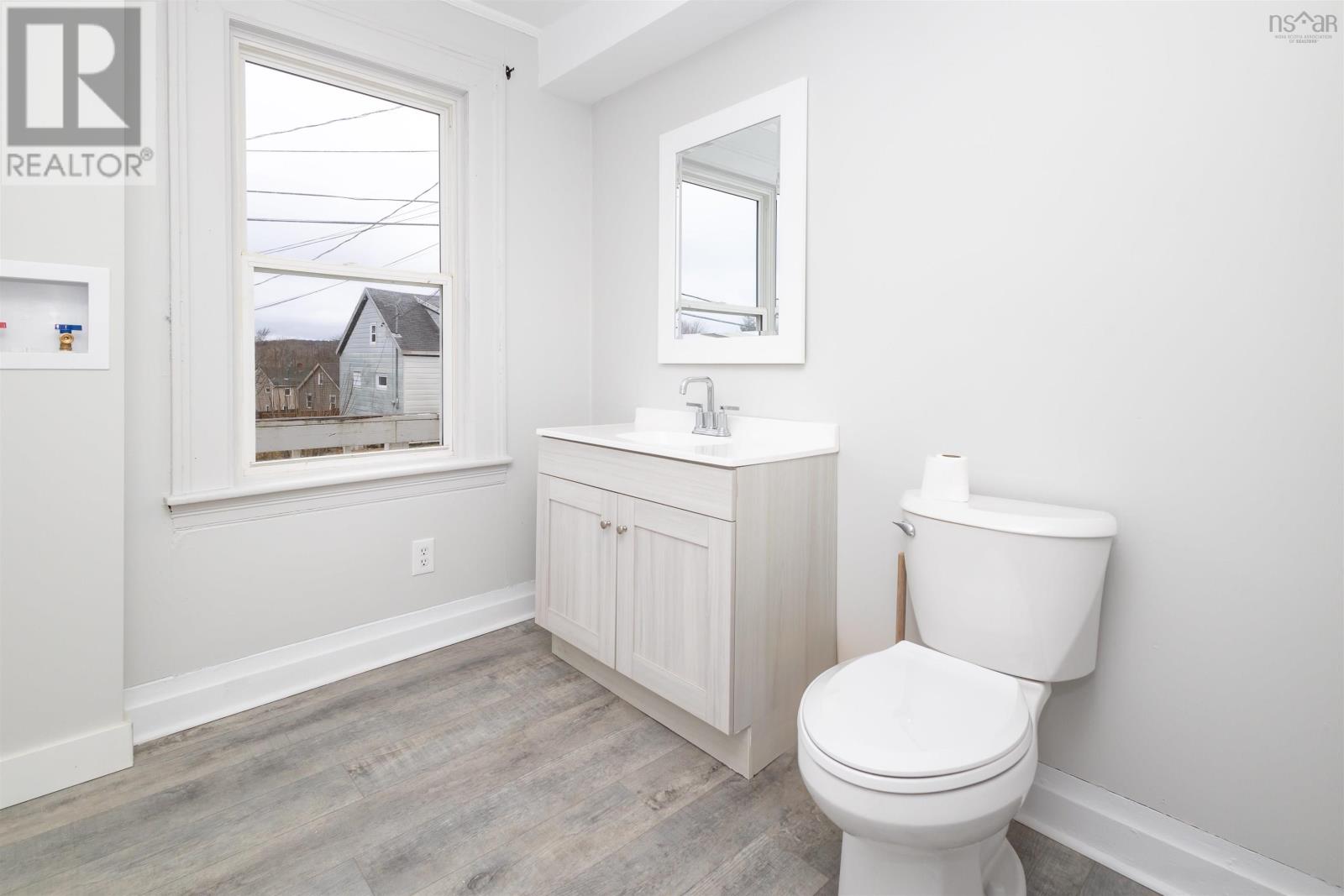 44 Central, Sydney, Nova Scotia  B1P 2A8 - Photo 9 - 202505699
