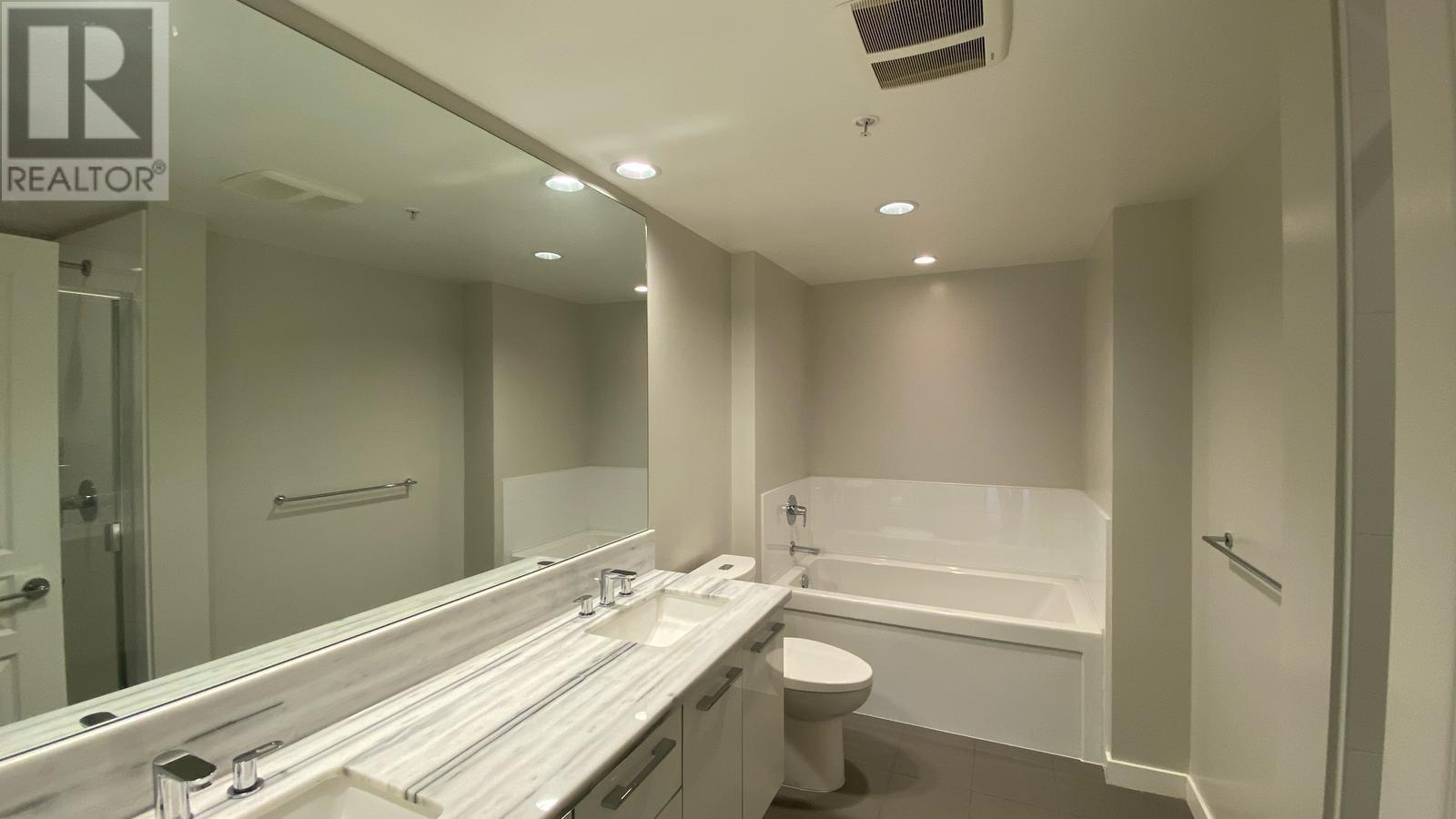 609 3093 Windsor Gate, Coquitlam, British Columbia  V3B 0N2 - Photo 13 - R2981266