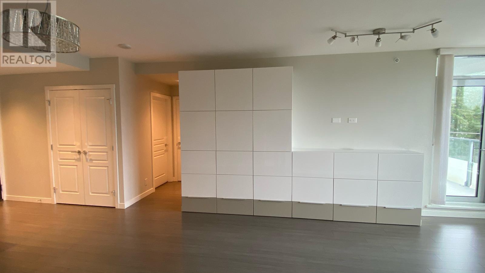 609 3093 Windsor Gate, Coquitlam, British Columbia  V3B 0N2 - Photo 4 - R2981266