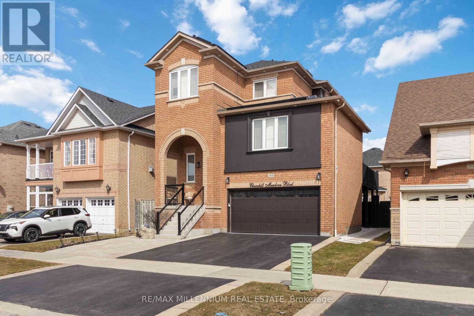 5545 Churchill Meadows Boulevard, Mississauga, Ontario  L5M 6M8 - Photo 3 - W12038820