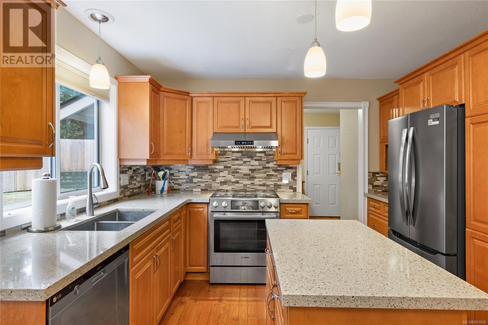 Property at 6625 Green Acres Way image 3