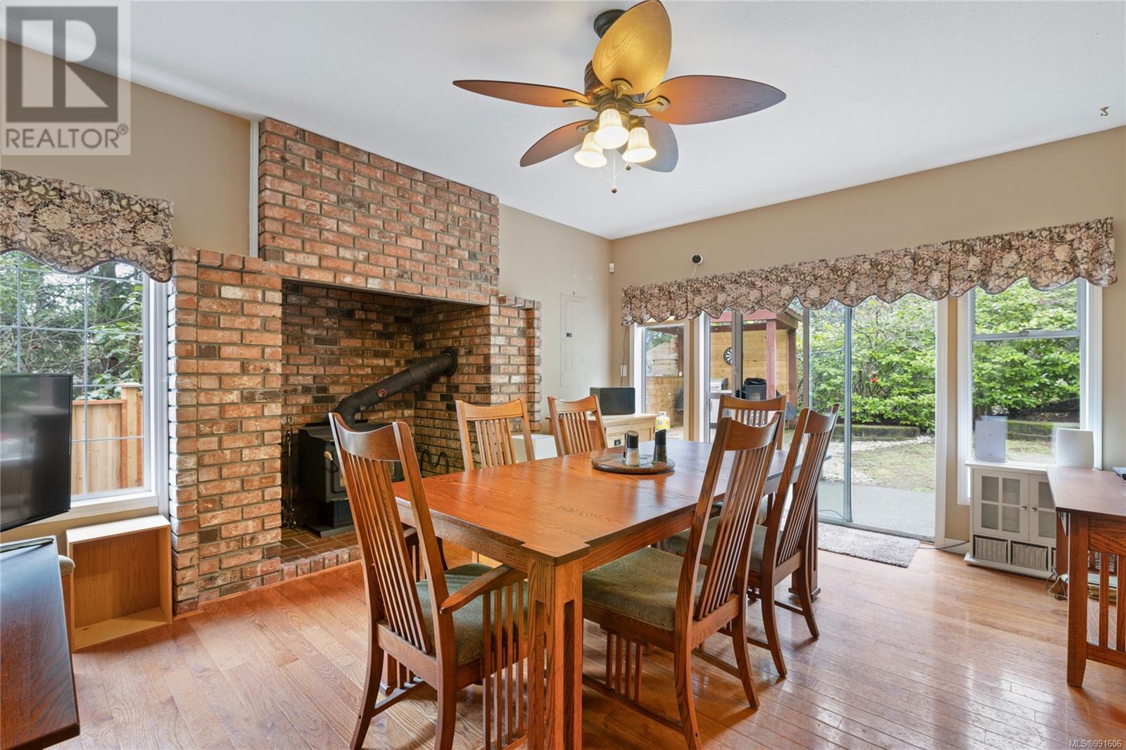 Property at 6625 Green Acres Way image 4