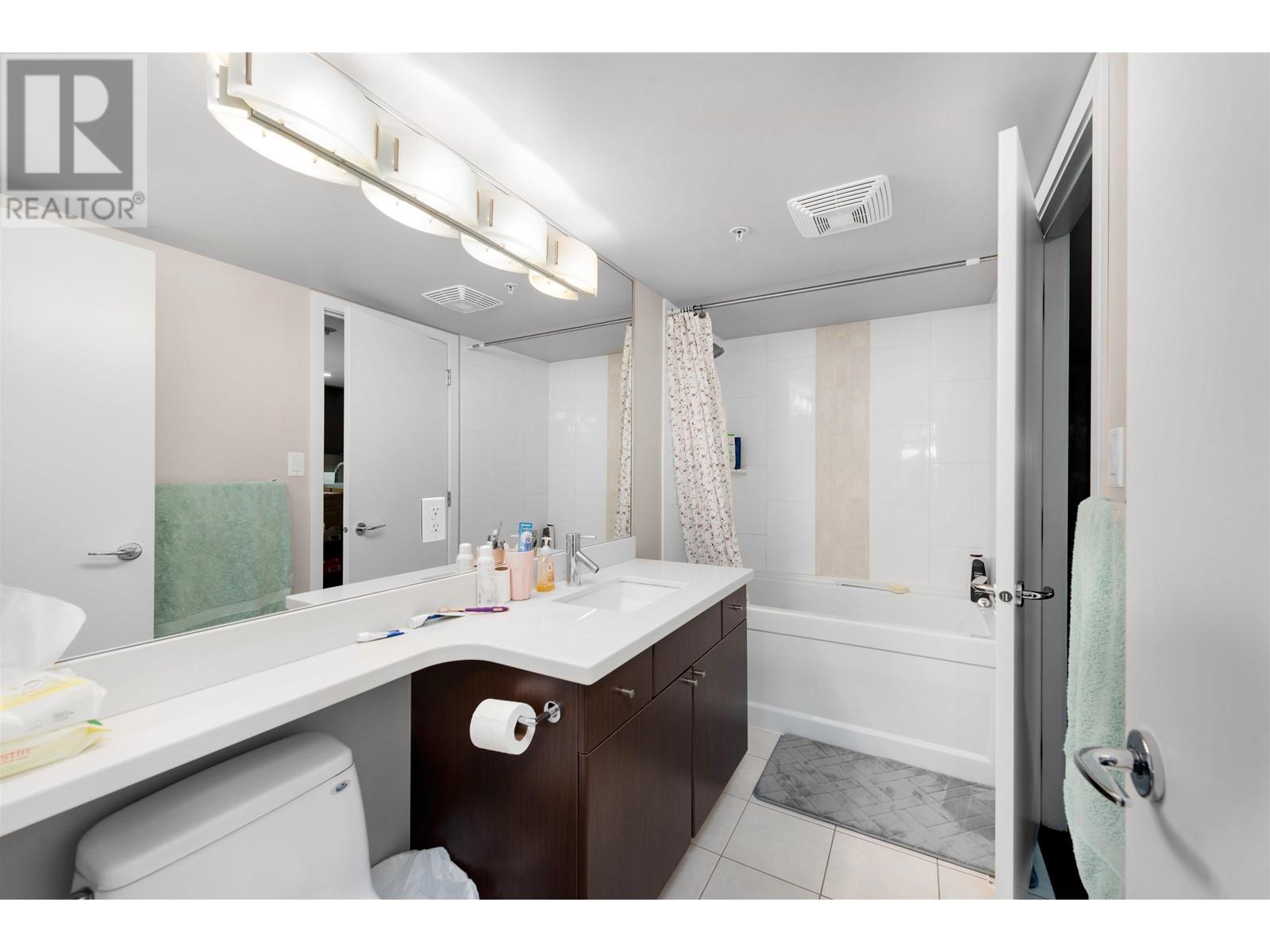304 8120 Lansdowne Road, Richmond, British Columbia  V6X 0A1 - Photo 6 - R2981318