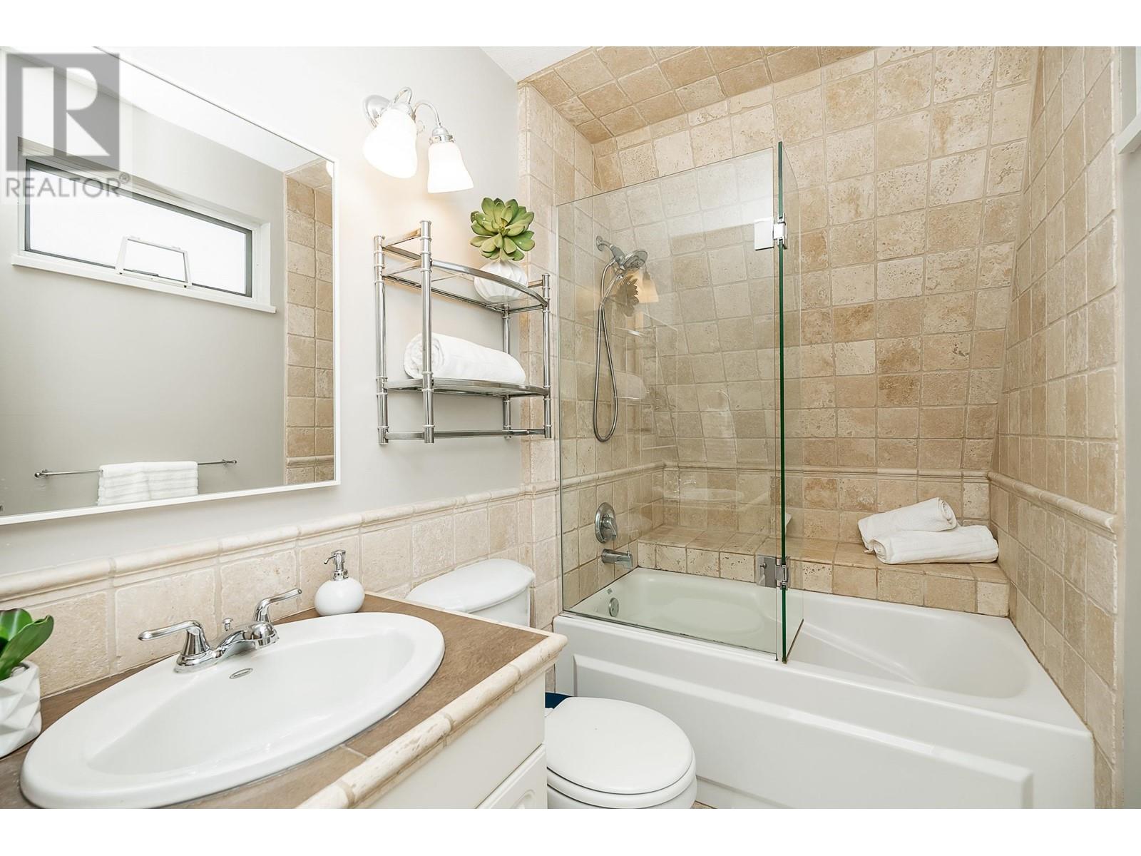 104 222 W 4th Street, North Vancouver, British Columbia  V7M 1H7 - Photo 23 - R2981323