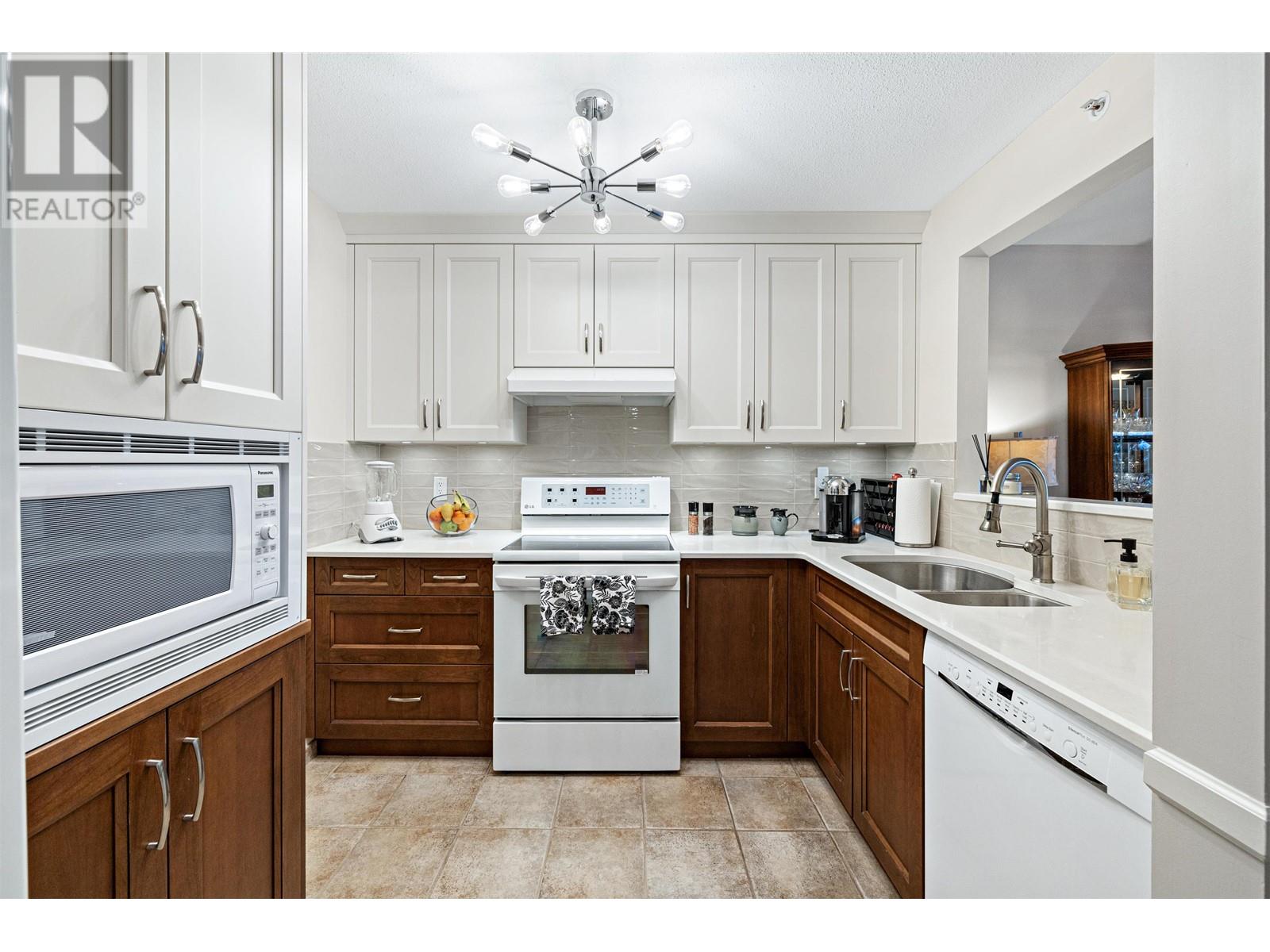 307 1050 Bowron Court, North Vancouver, British Columbia  V7H 2X6 - Photo 5 - R2966176