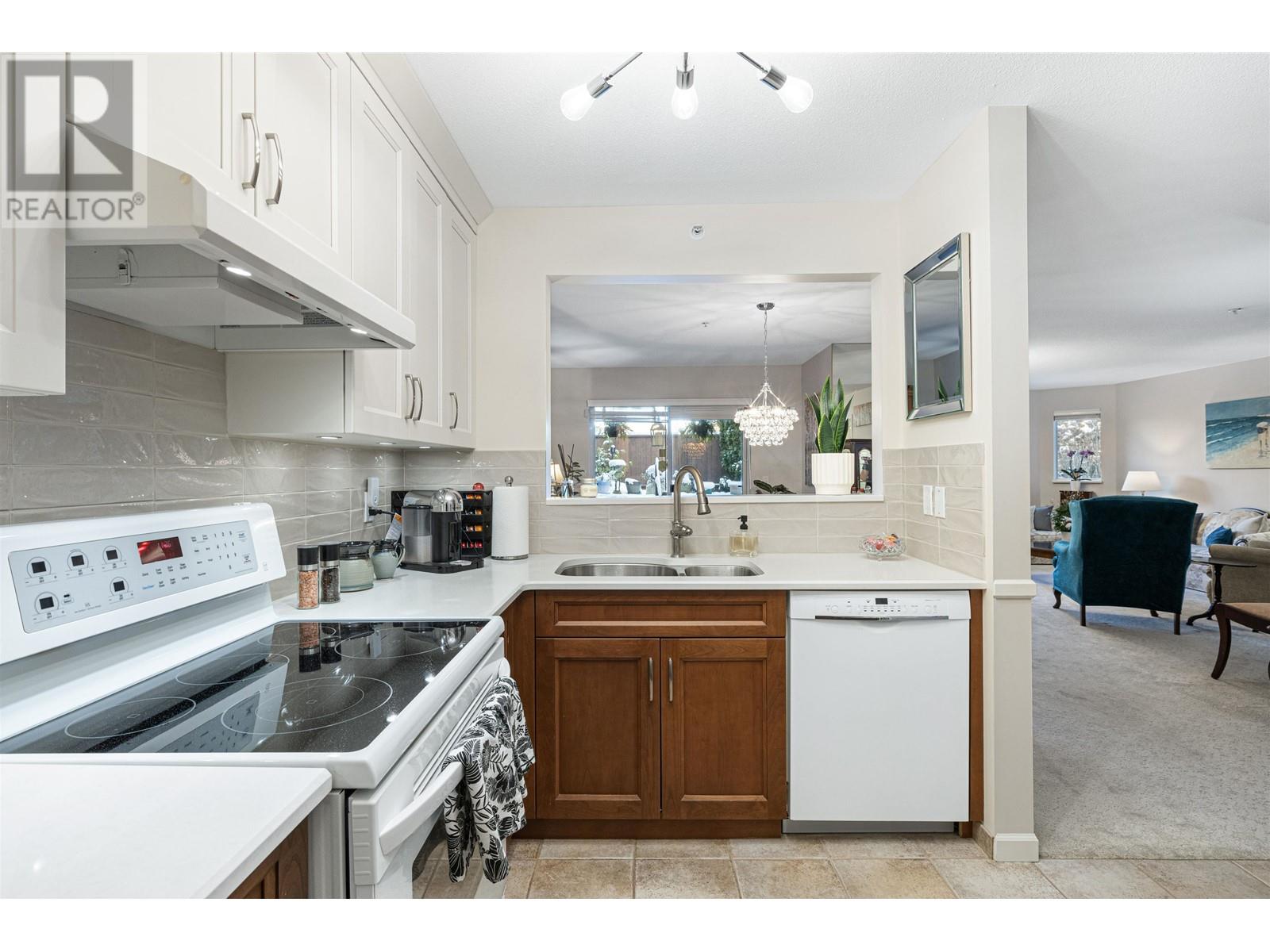 307 1050 Bowron Court, North Vancouver, British Columbia  V7H 2X6 - Photo 8 - R2966176