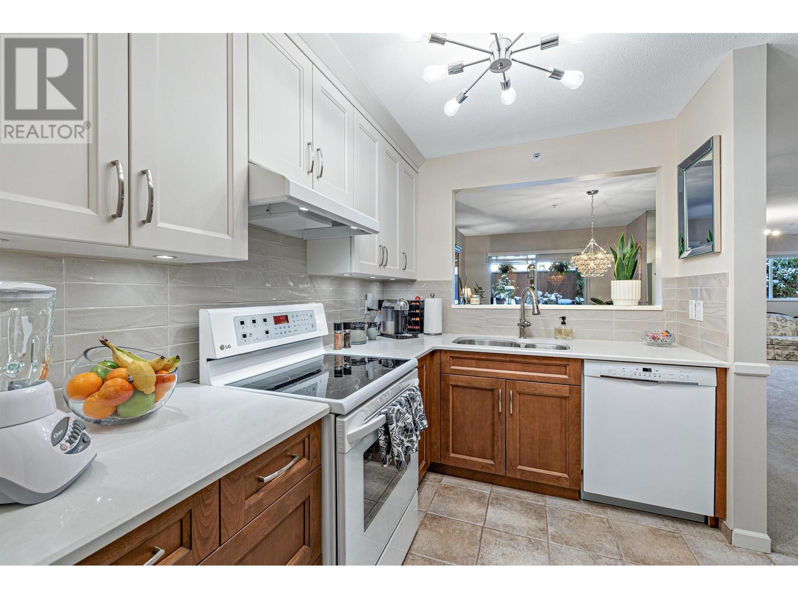 307 1050 Bowron Court, North Vancouver, British Columbia  V7H 2X6 - Photo 7 - R2966176