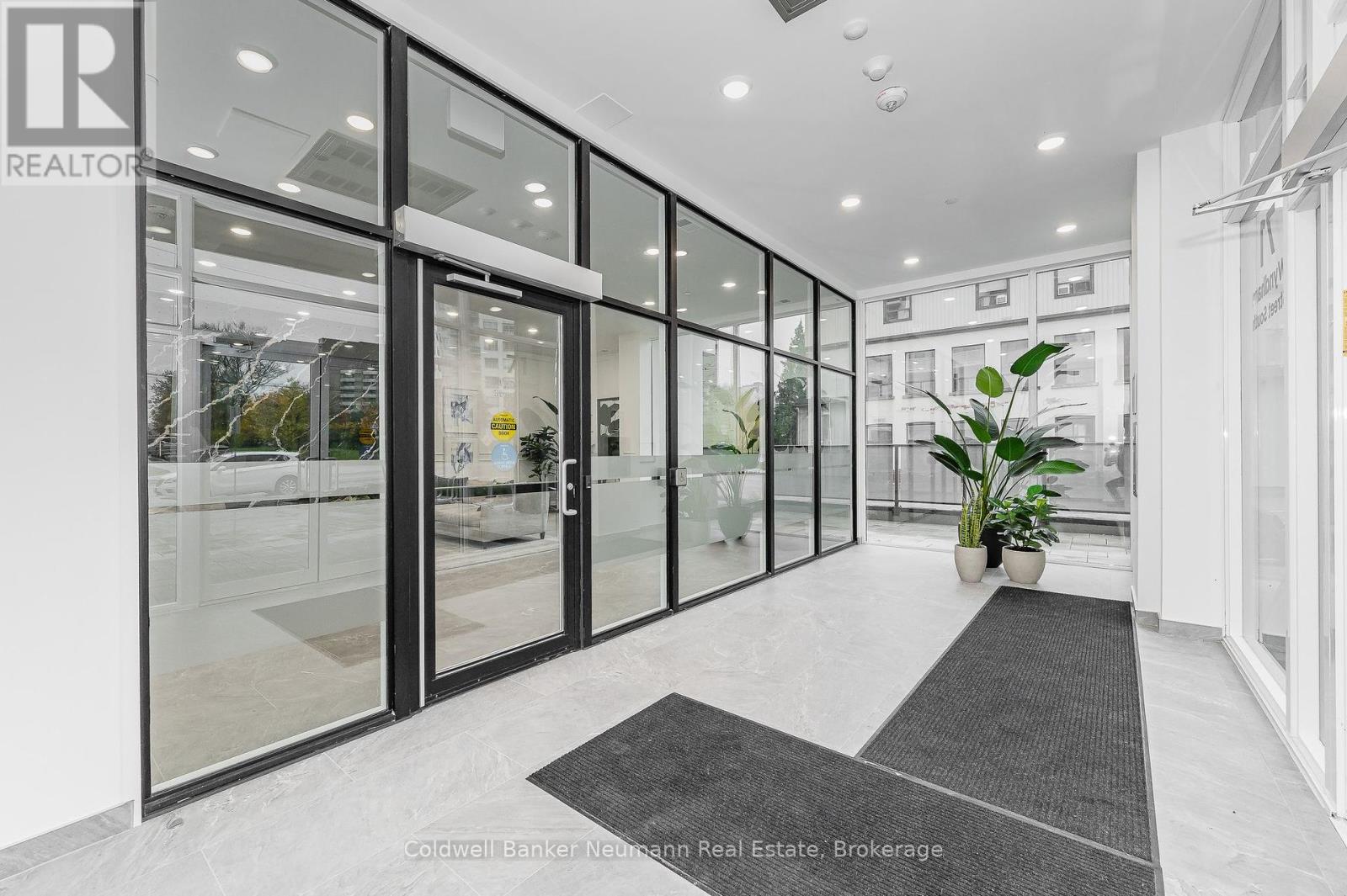 Property at 101 - 71 WYNDHAM STREET S image 3