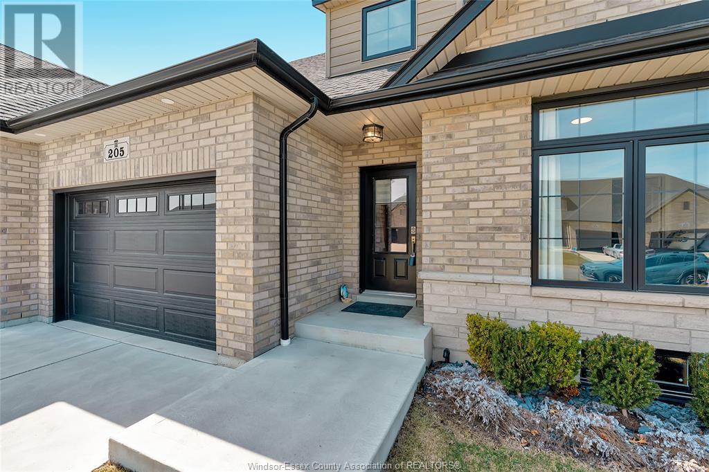 Property at 205 LIVINGSTONE image 4