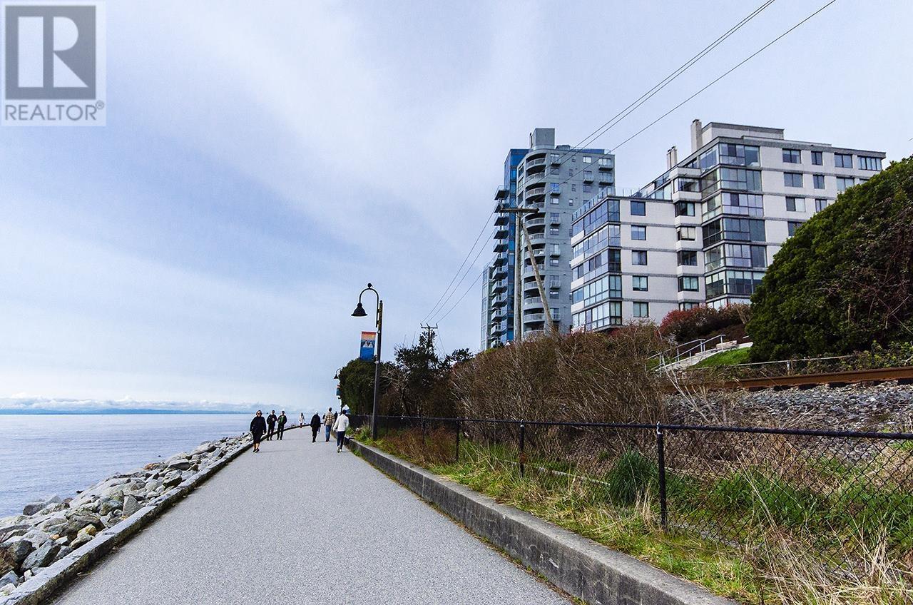 203 2108 Argyle Avenue, West Vancouver, British Columbia  V7V 1A4 - Photo 4 - R2981137