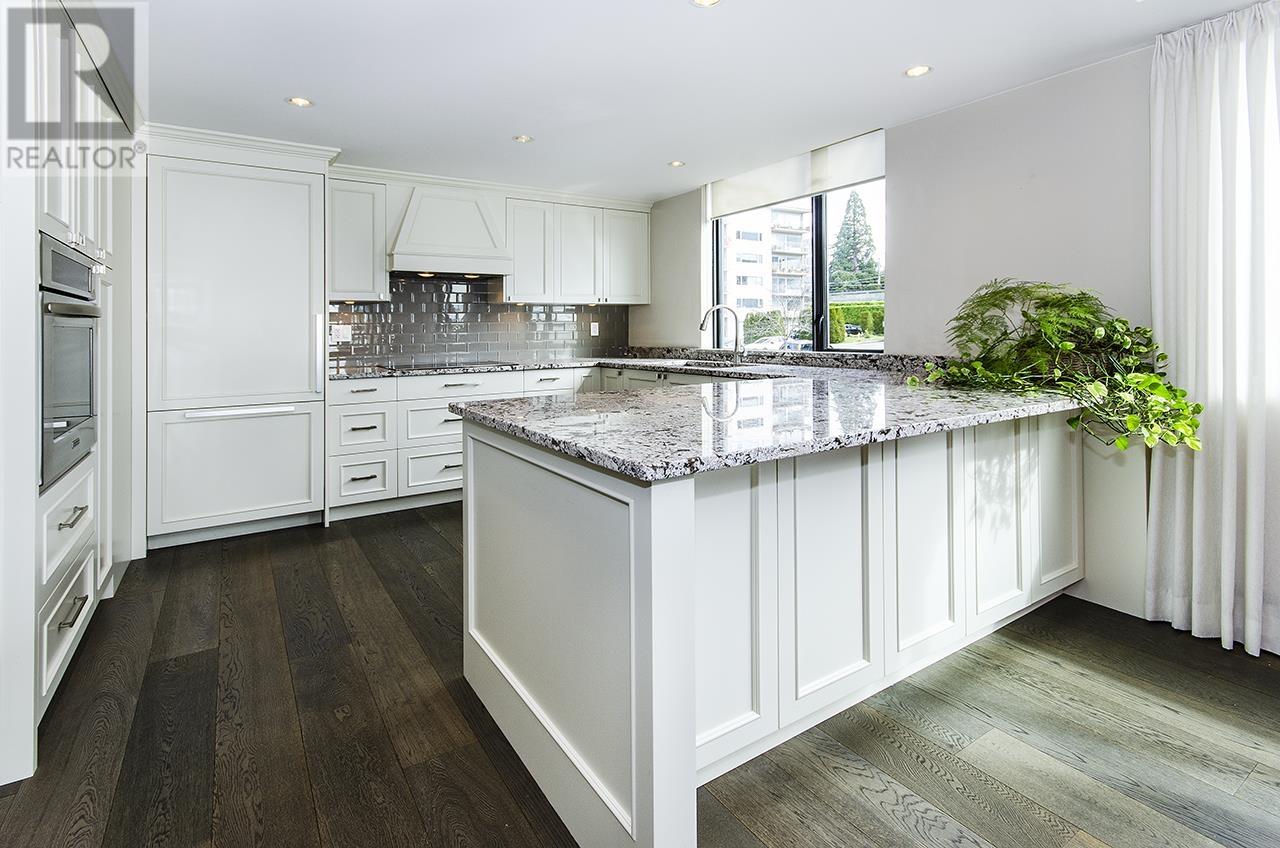 203 2108 Argyle Avenue, West Vancouver, British Columbia  V7V 1A4 - Photo 13 - R2981137
