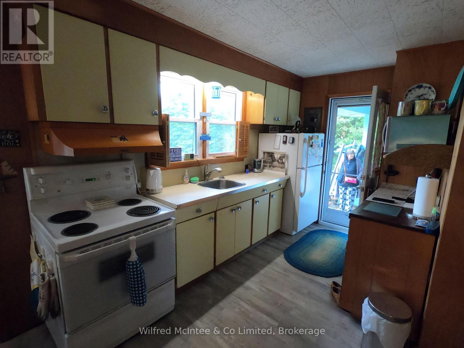 47 Sog Je Wa Sa Drive, Native Leased Lands, Ontario  N0H 2G0 - Photo 14 - X12038940