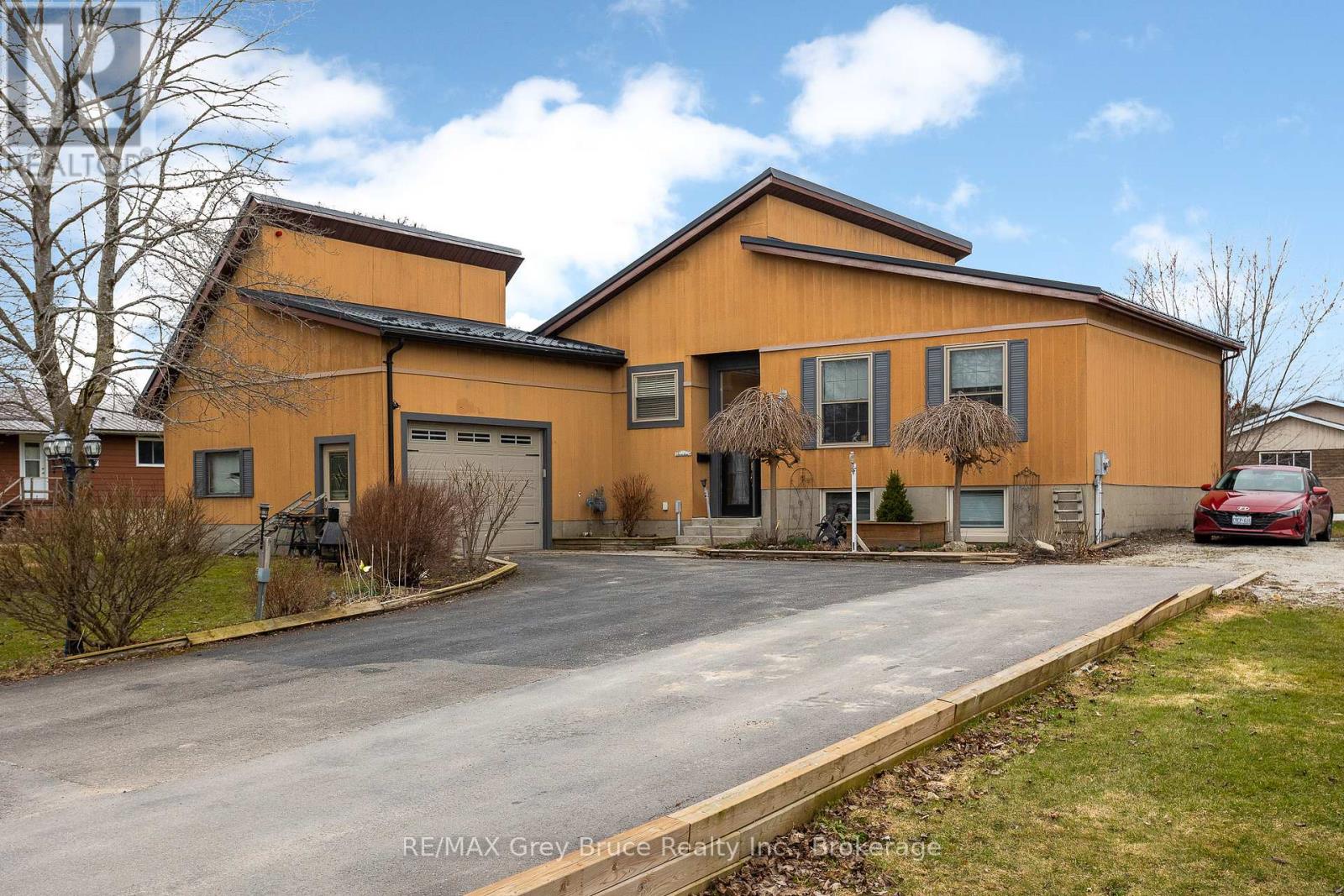 384 URSTADT STREET, Georgian Bluffs, Ontario
