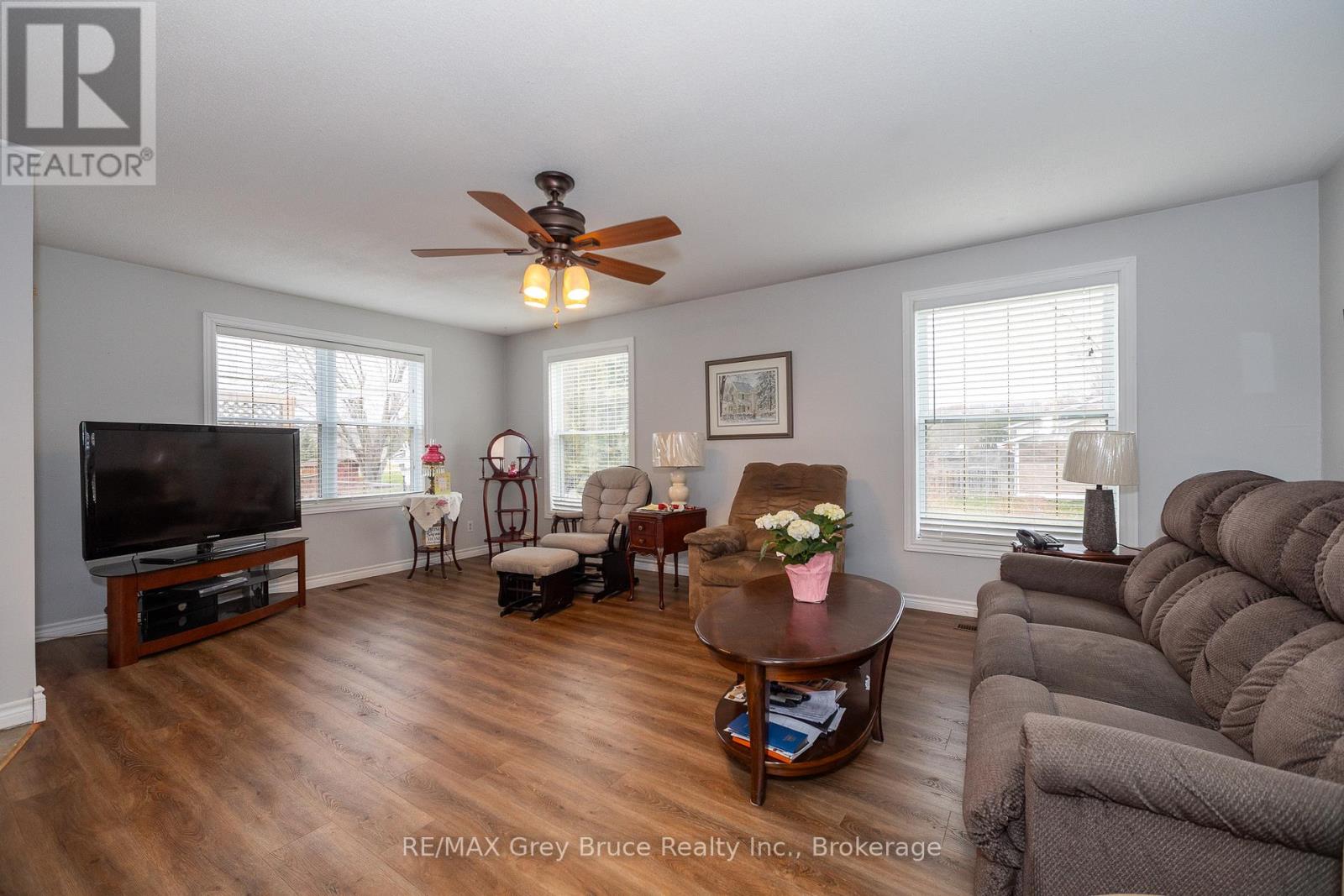 384 Urstadt Street, Georgian Bluffs, Ontario  N4K 6V5 - Photo 11 - X11917444