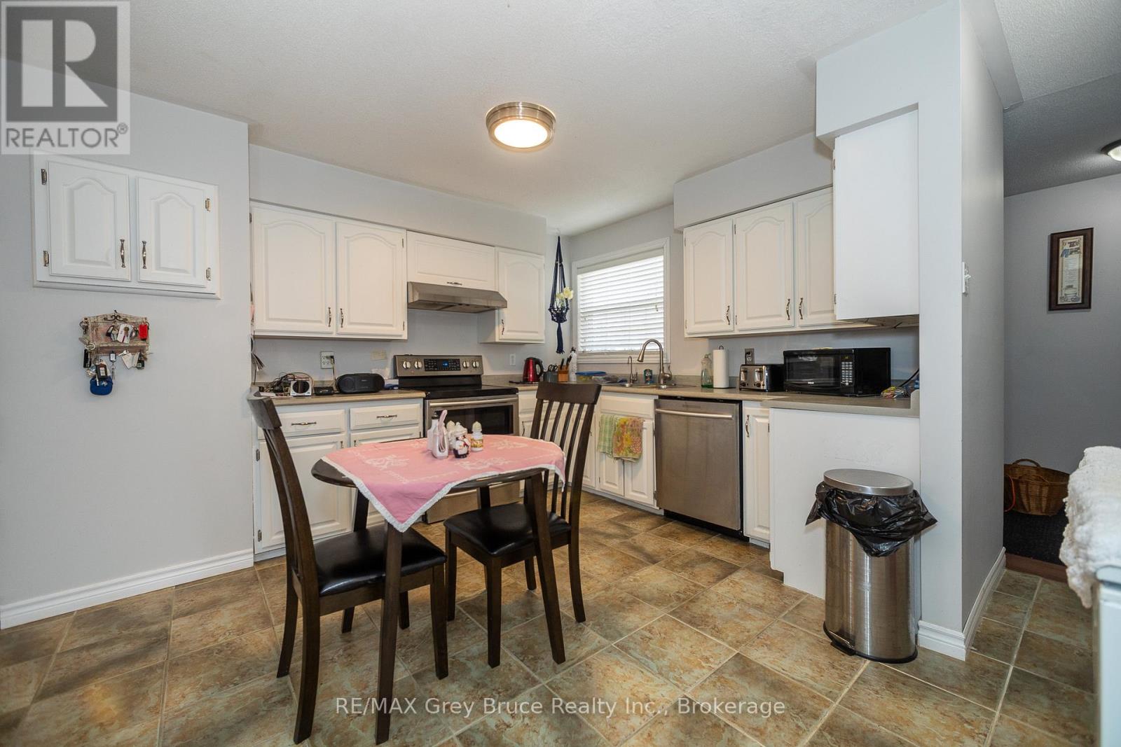 384 Urstadt Street, Georgian Bluffs, Ontario  N4K 6V5 - Photo 15 - X11917444