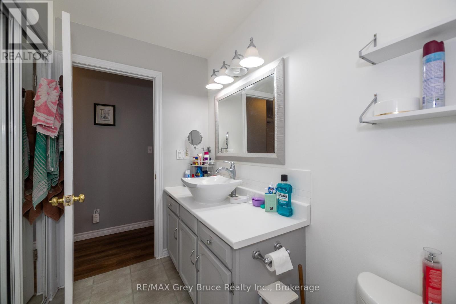 384 Urstadt Street, Georgian Bluffs, Ontario  N4K 6V5 - Photo 18 - X11917444