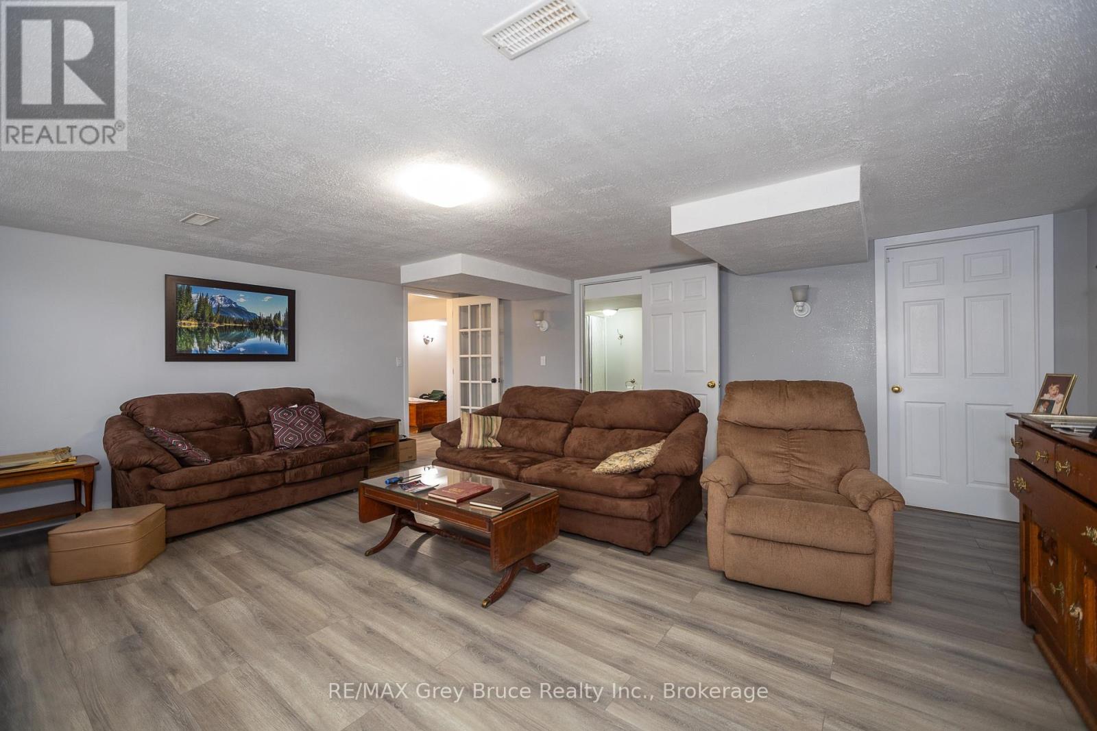 384 Urstadt Street, Georgian Bluffs, Ontario  N4K 6V5 - Photo 19 - X11917444
