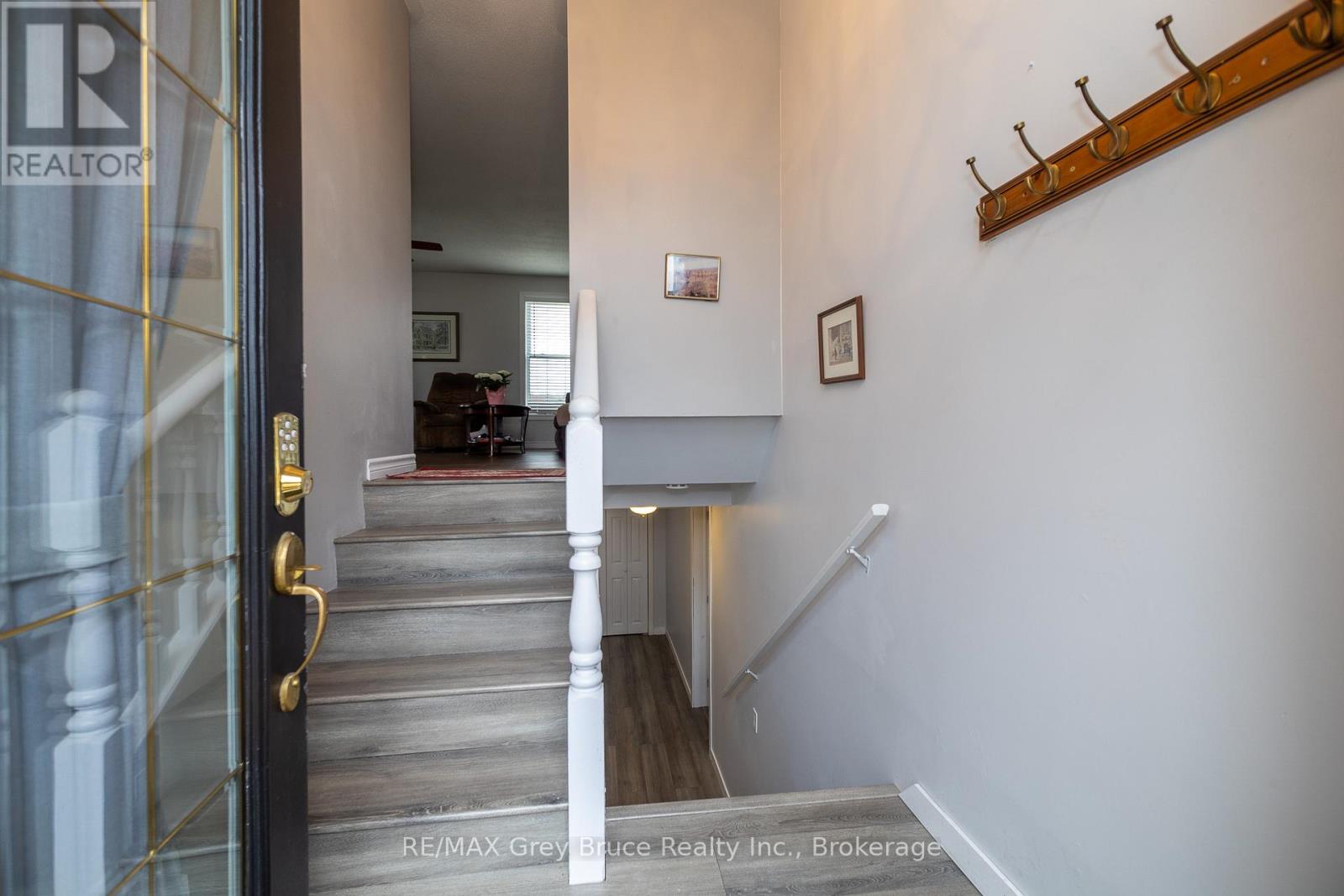 384 Urstadt Street, Georgian Bluffs, Ontario  N4K 6V5 - Photo 3 - X11917444